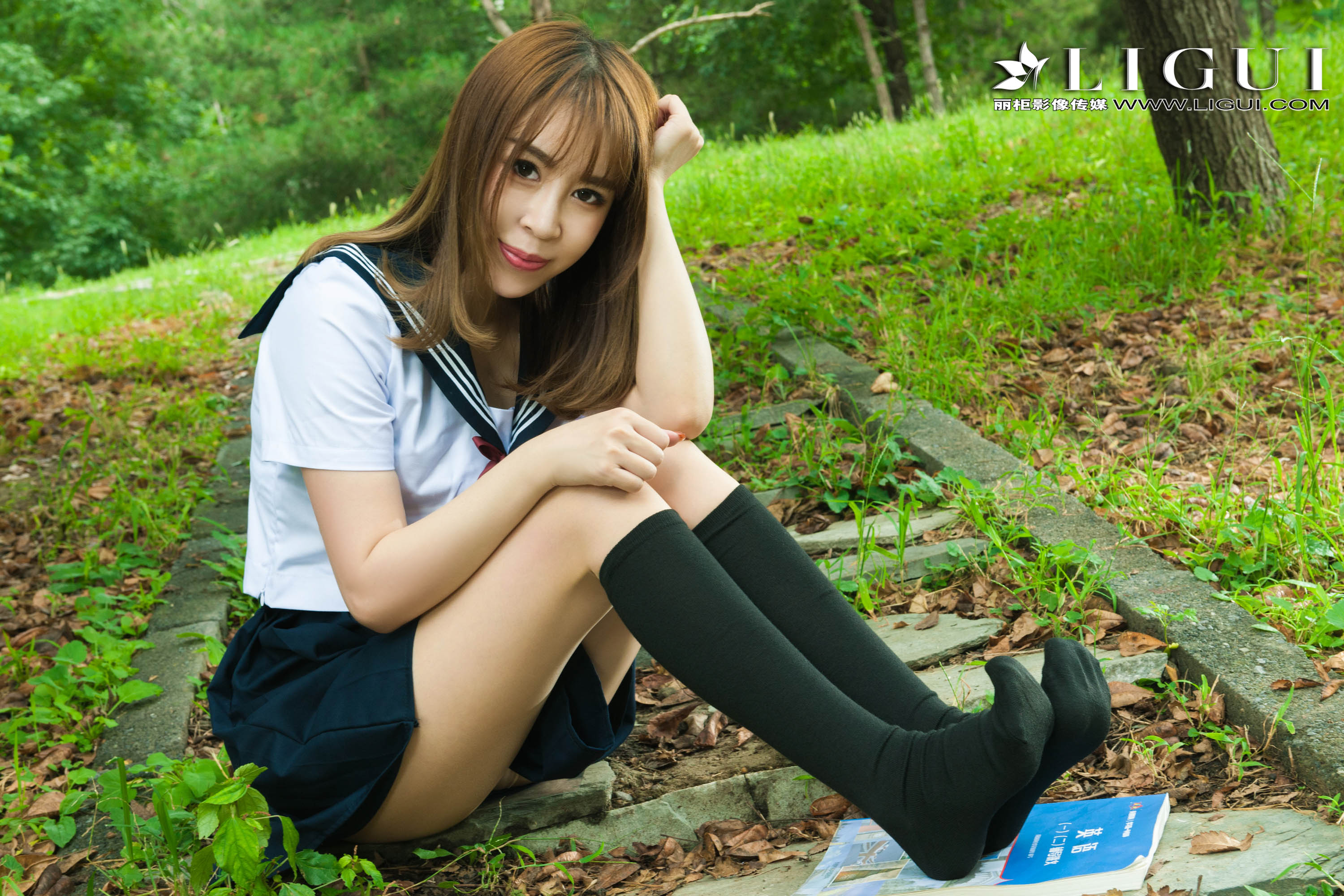 pretty lady dirty feet 85