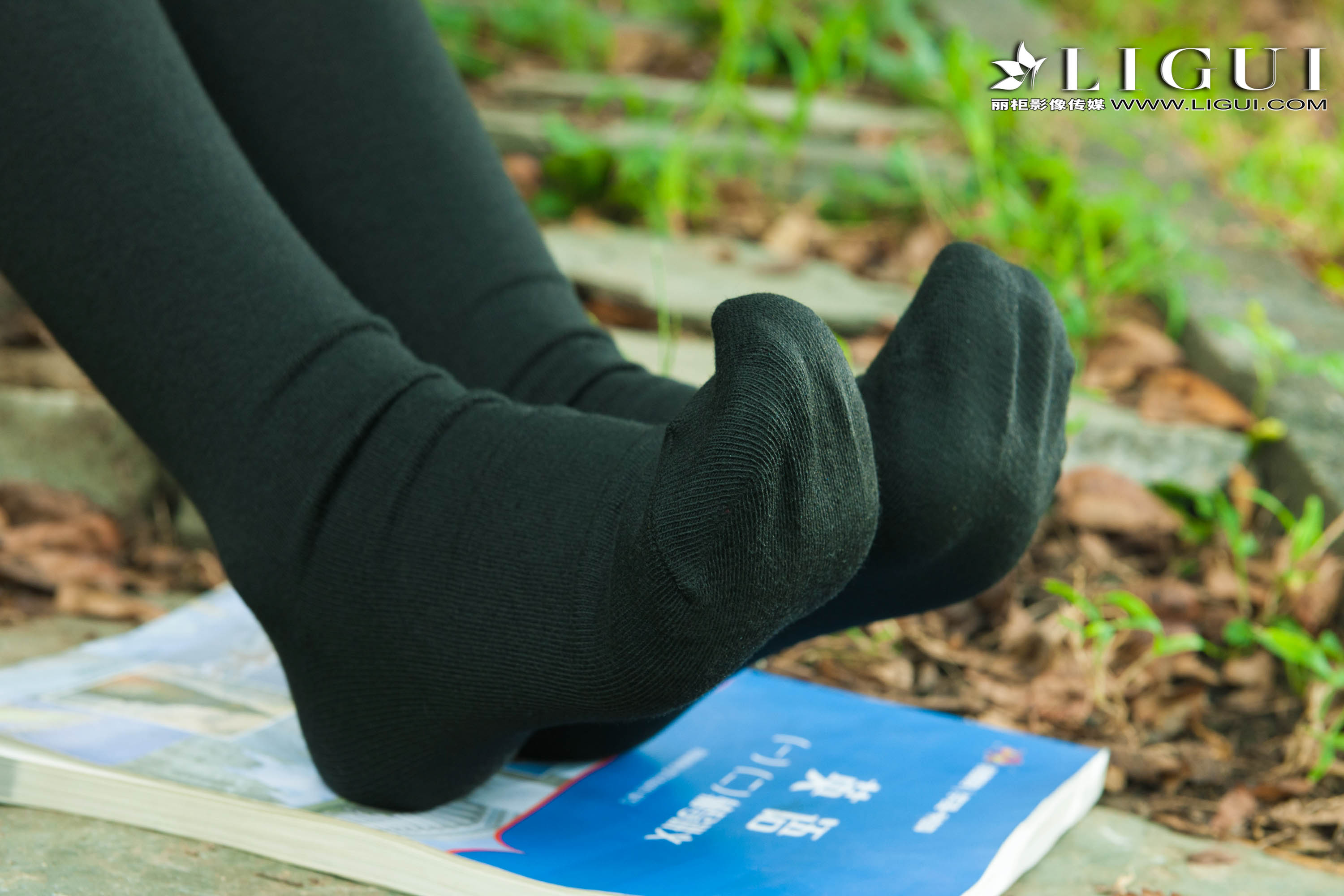 pretty lady dirty feet 85