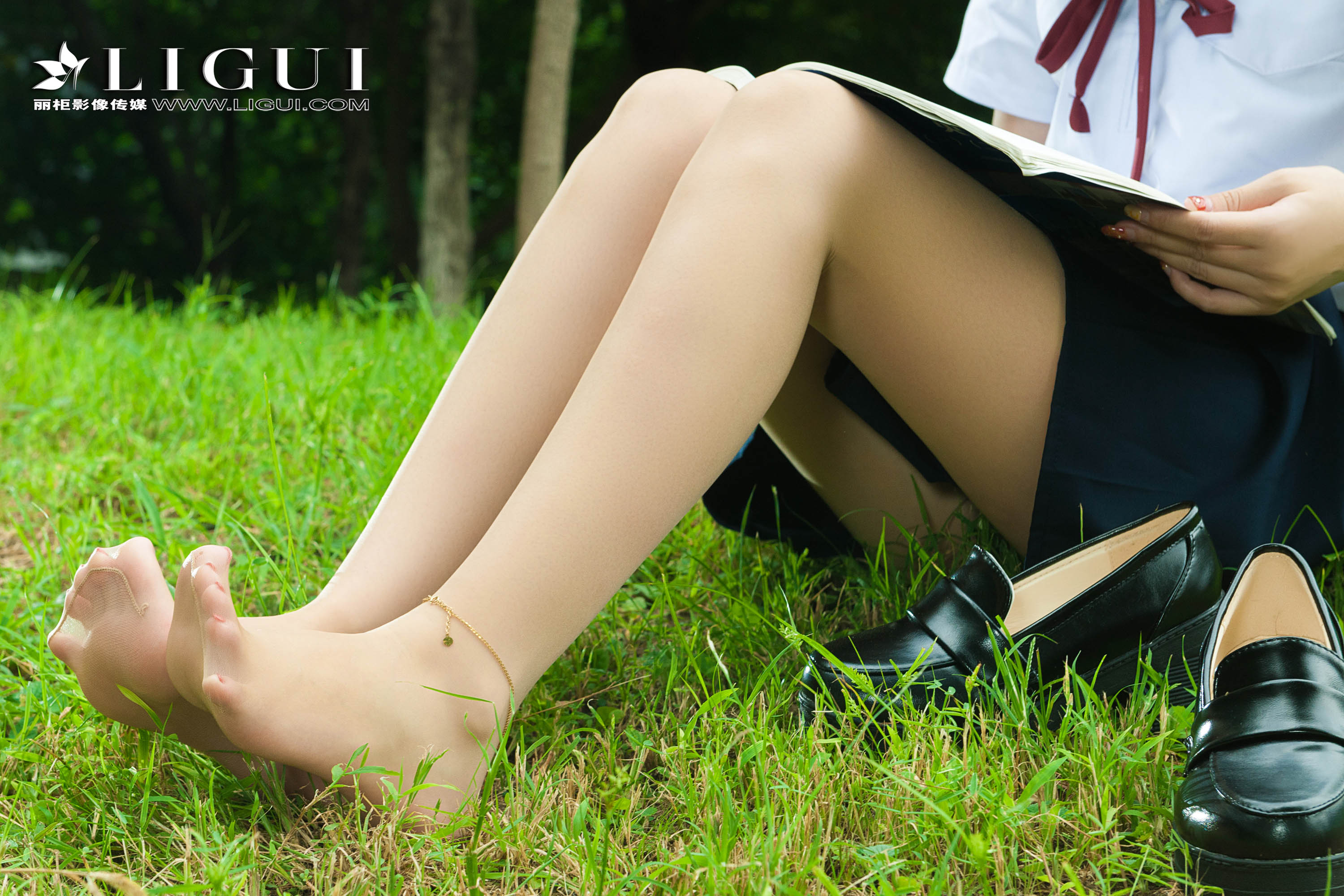 pretty lady dirty feet 85