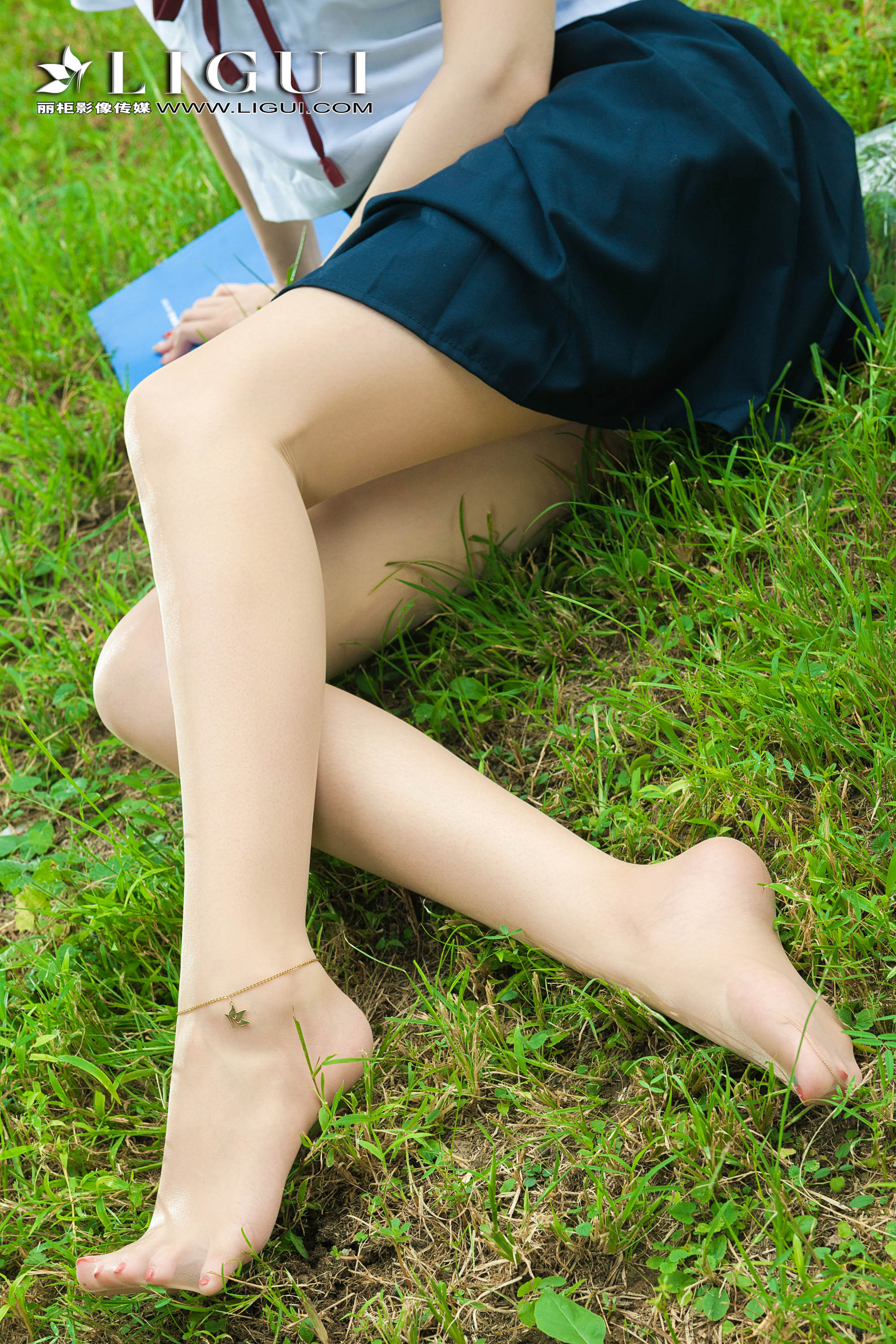 pretty lady dirty feet 85