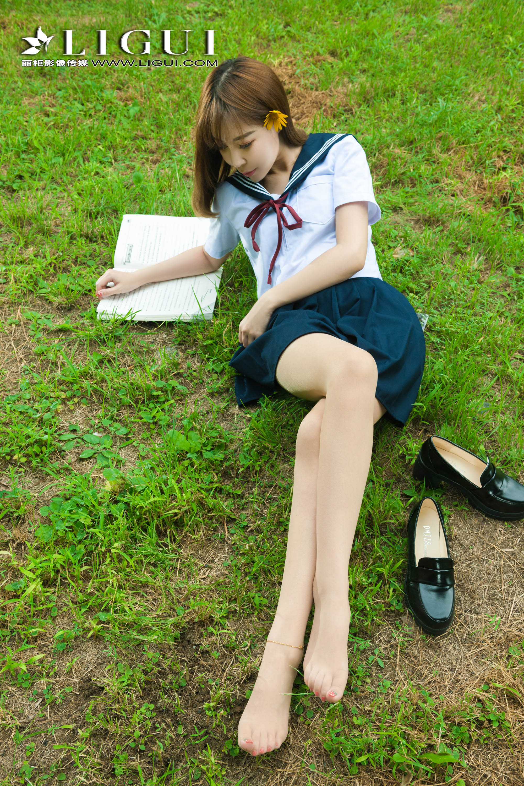 pretty lady dirty feet 85