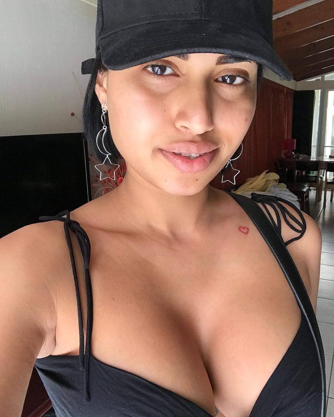 Twinkle Kapoor Naked pics HD