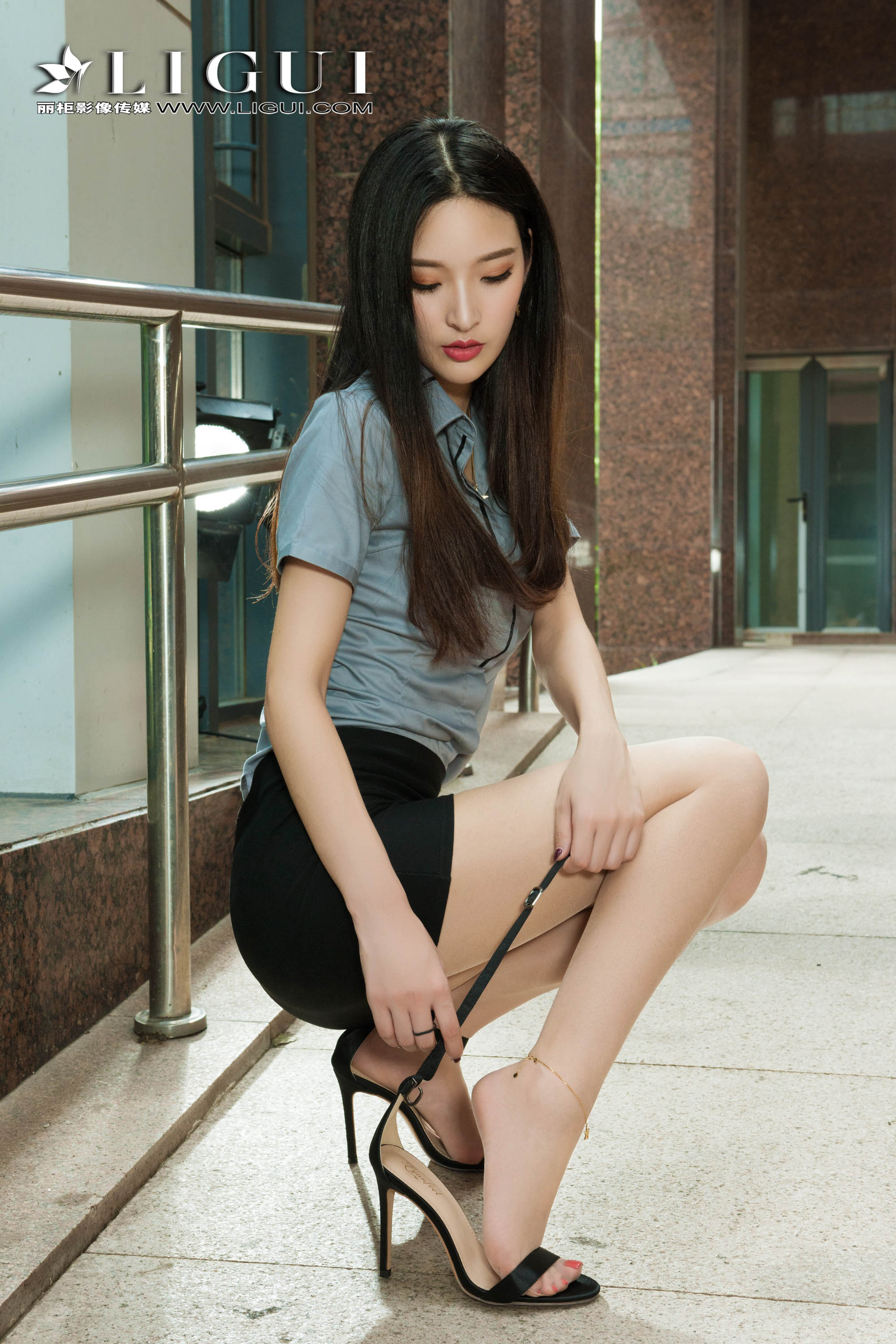 pretty lady dirty feet 86