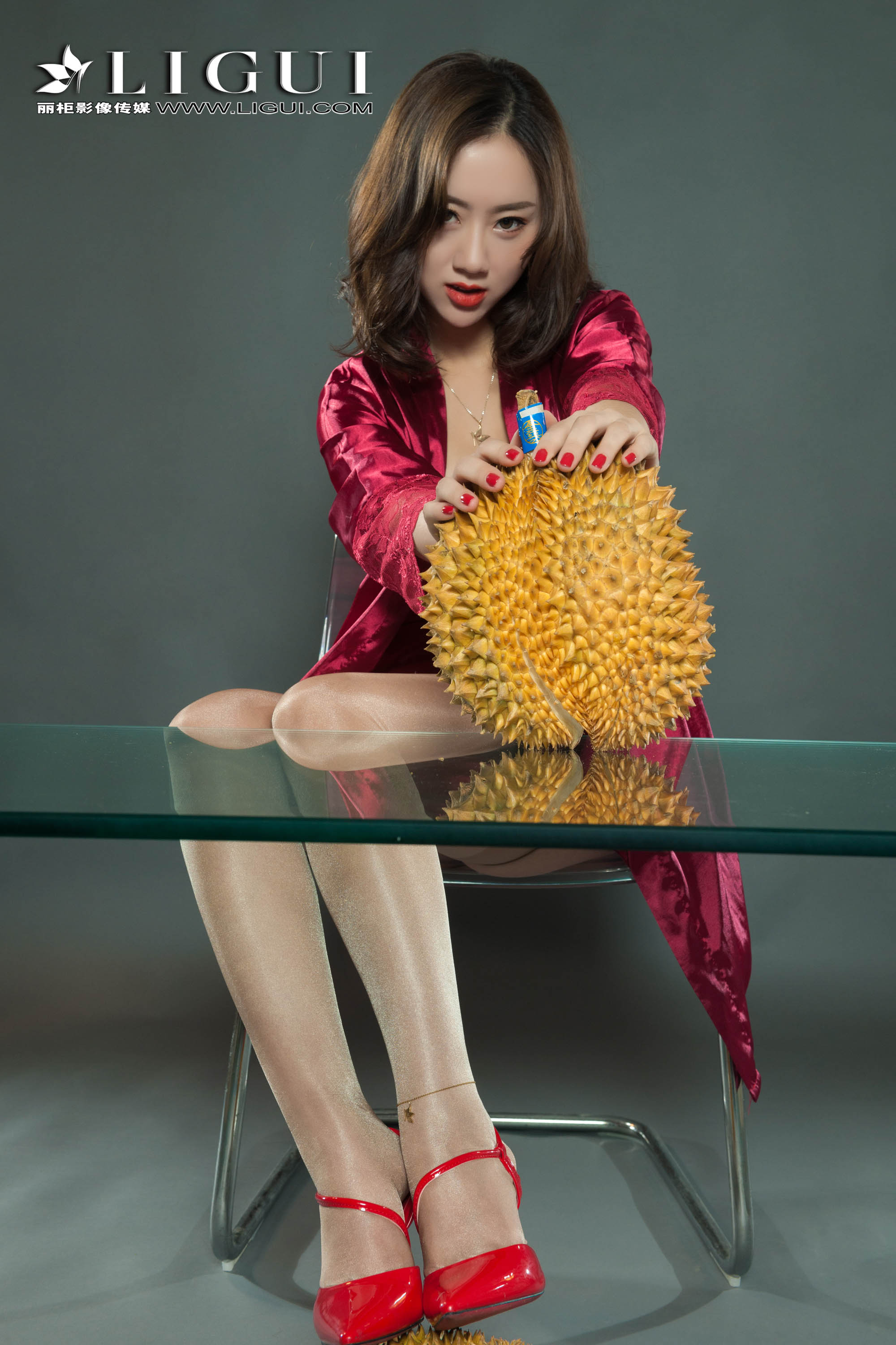 pretty lady dirty feet 87