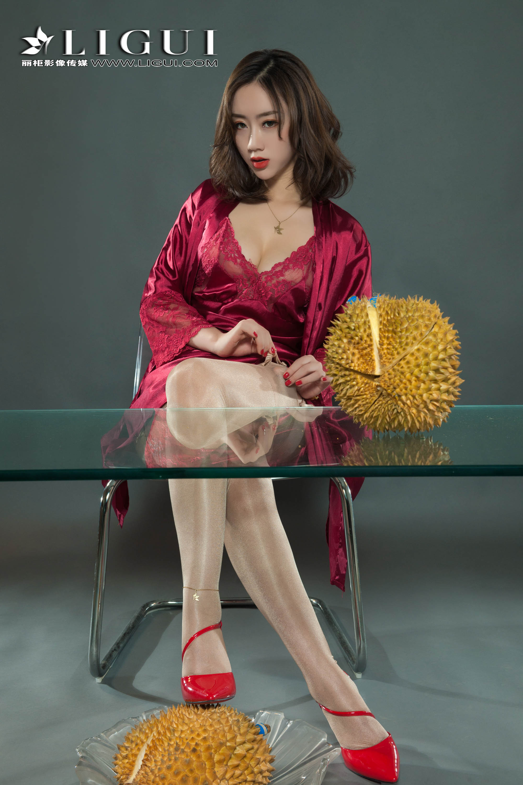 pretty lady dirty feet 87