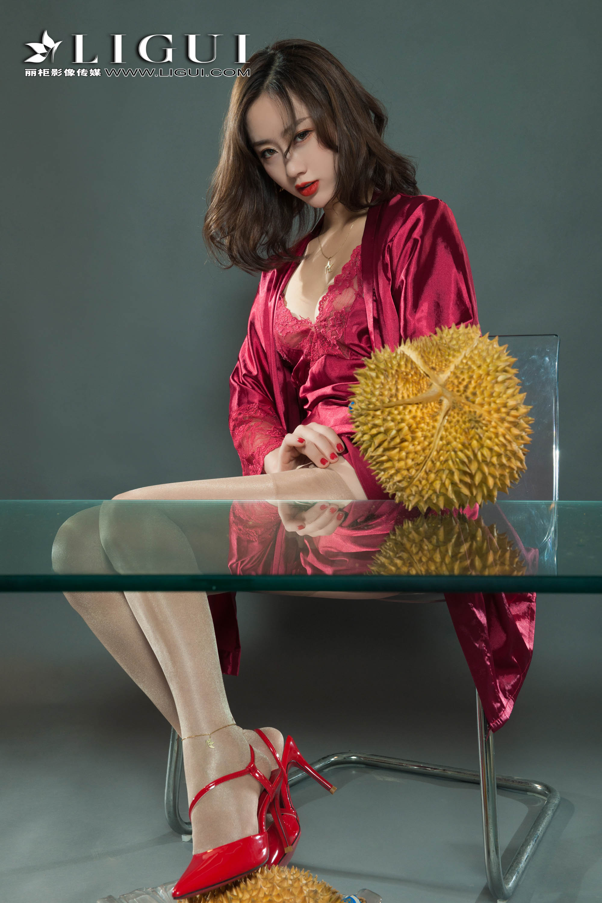 pretty lady dirty feet 87