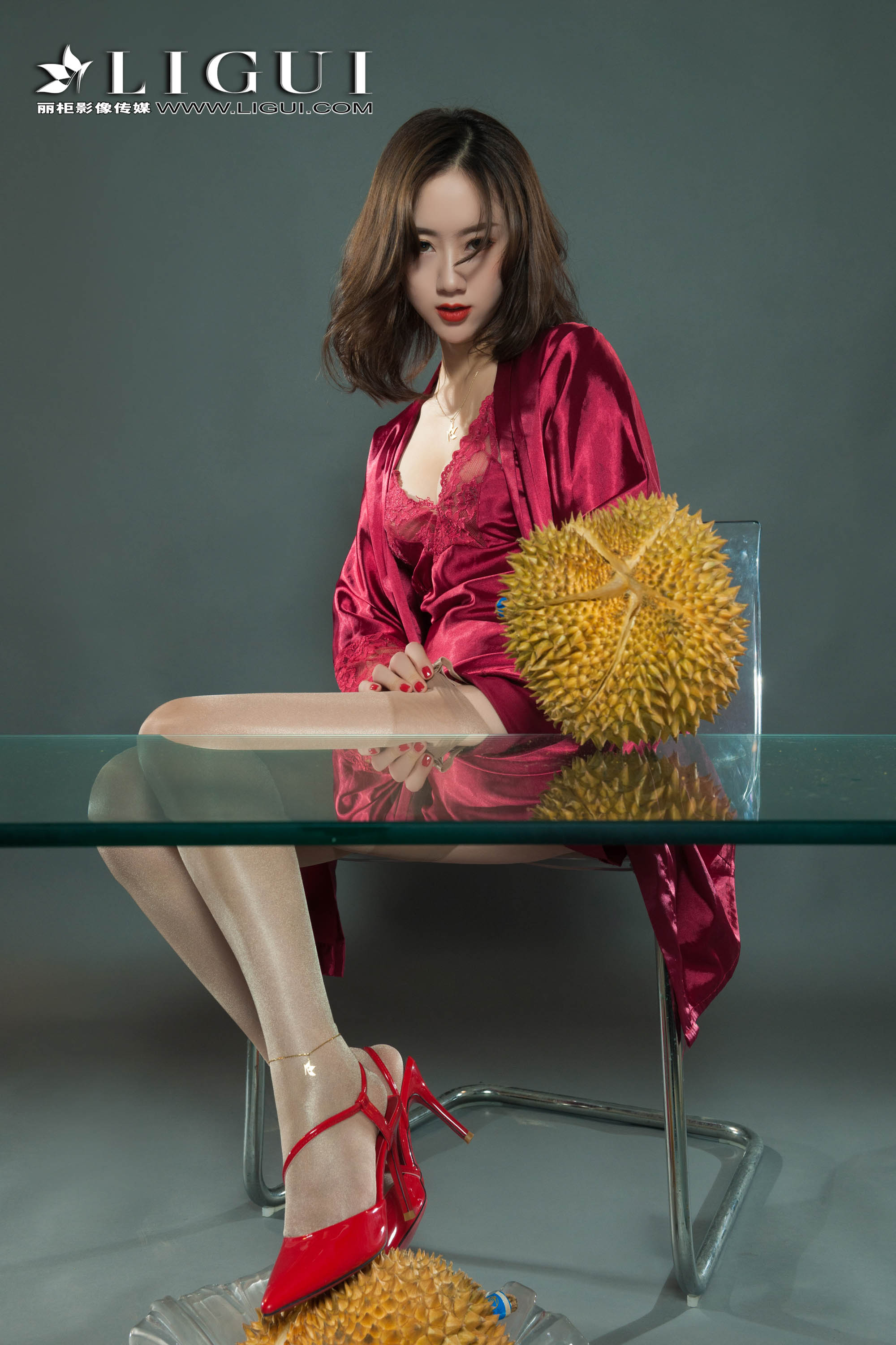 pretty lady dirty feet 87