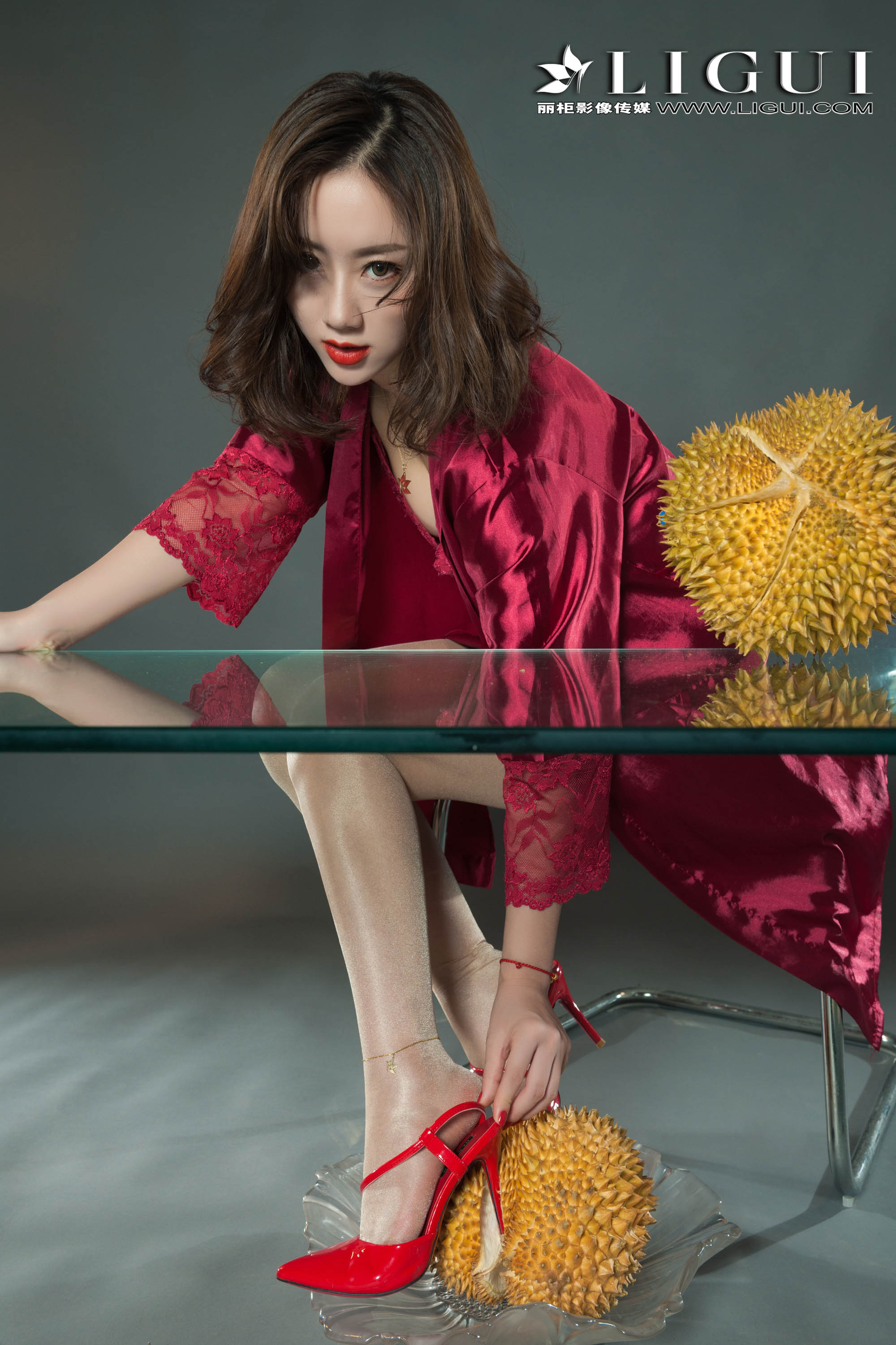 pretty lady dirty feet 87