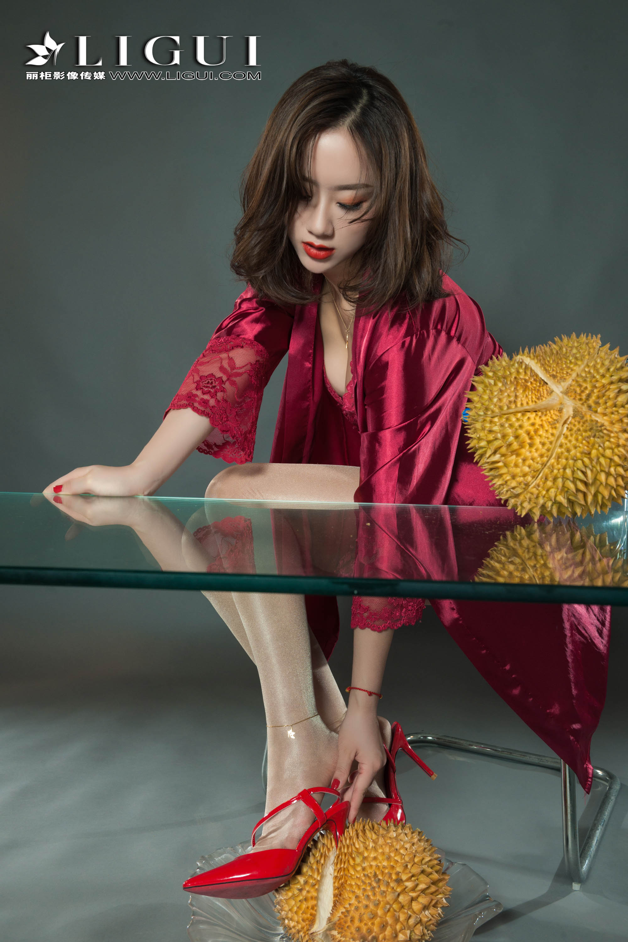 pretty lady dirty feet 87