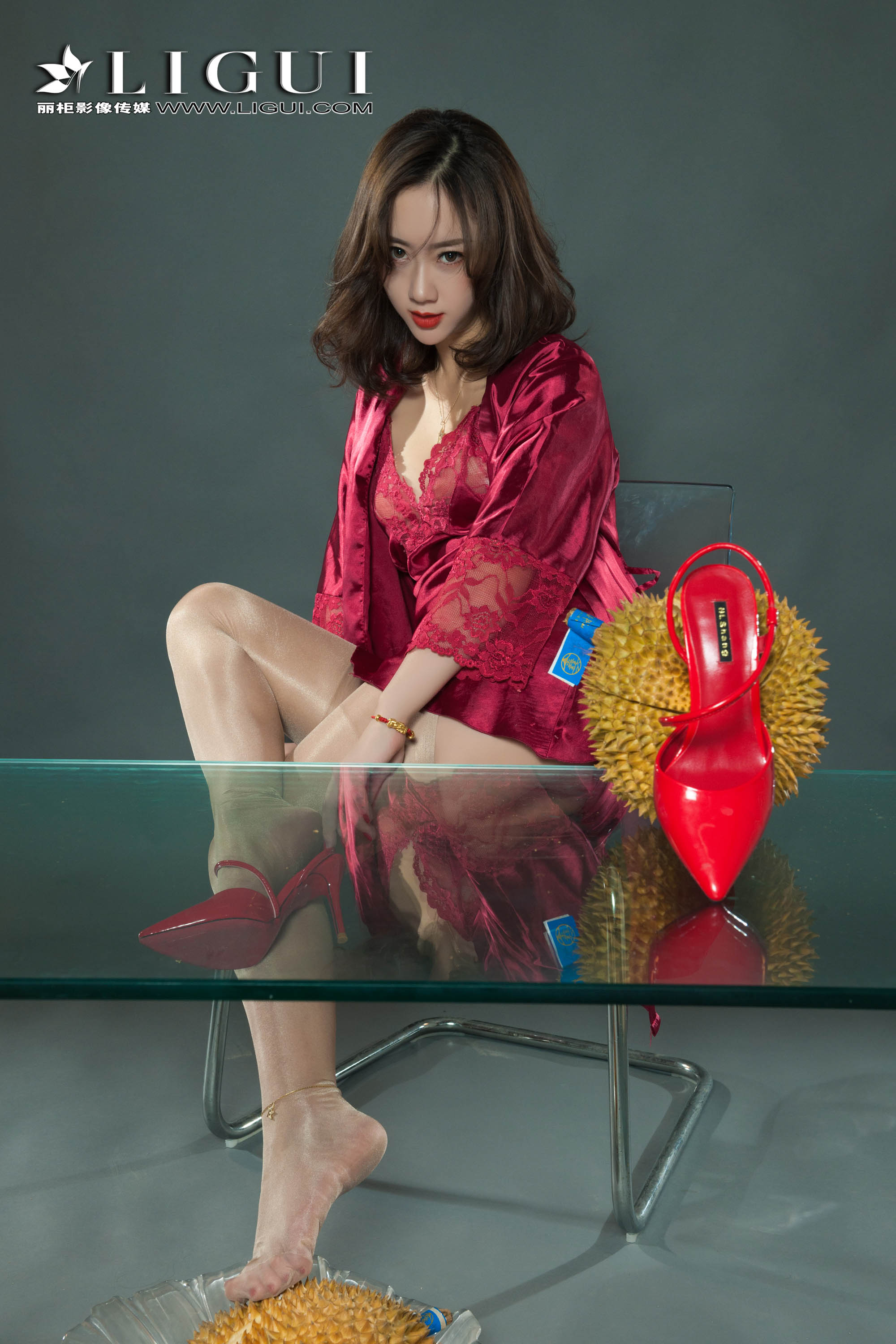 pretty lady dirty feet 87