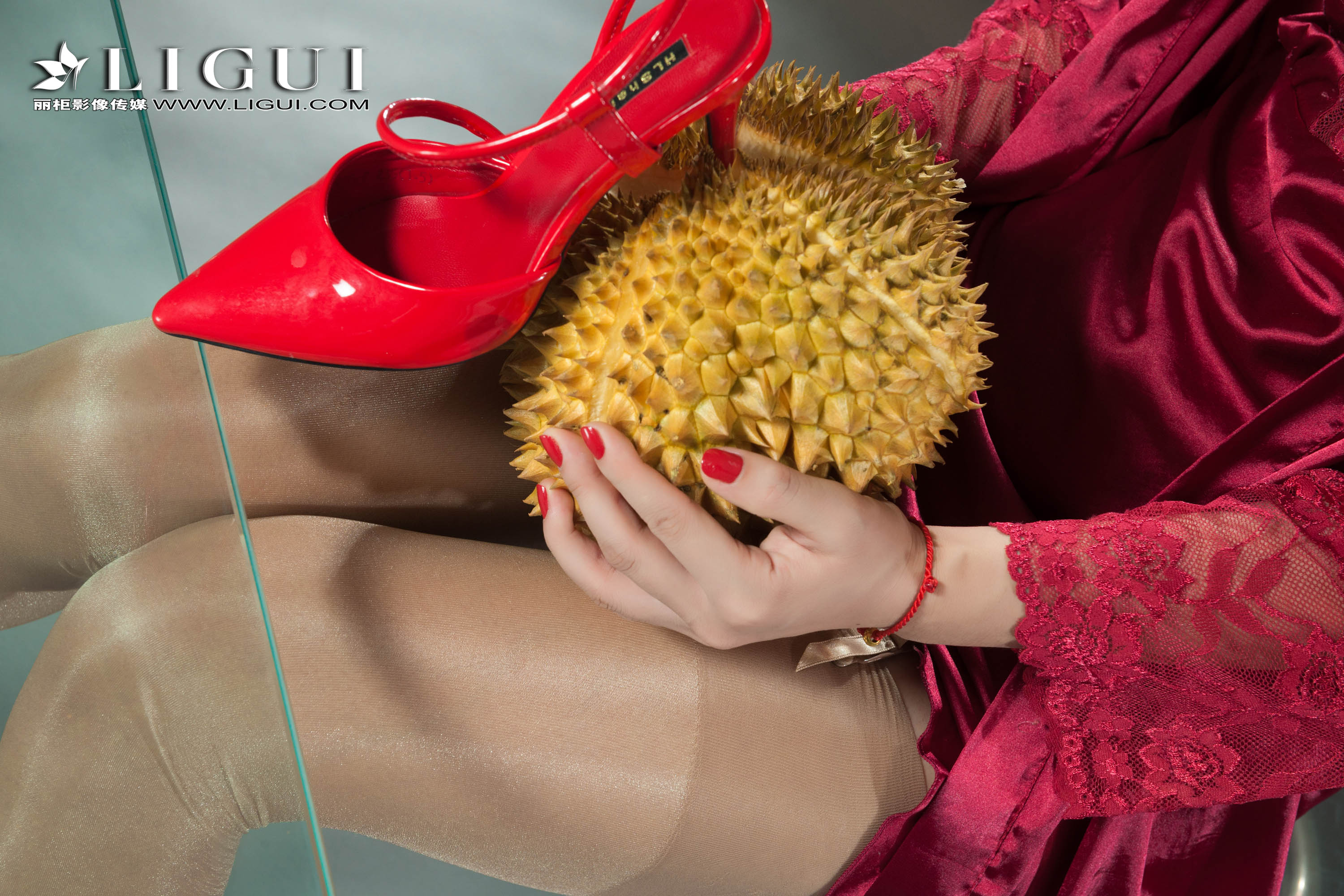 pretty lady dirty feet 87