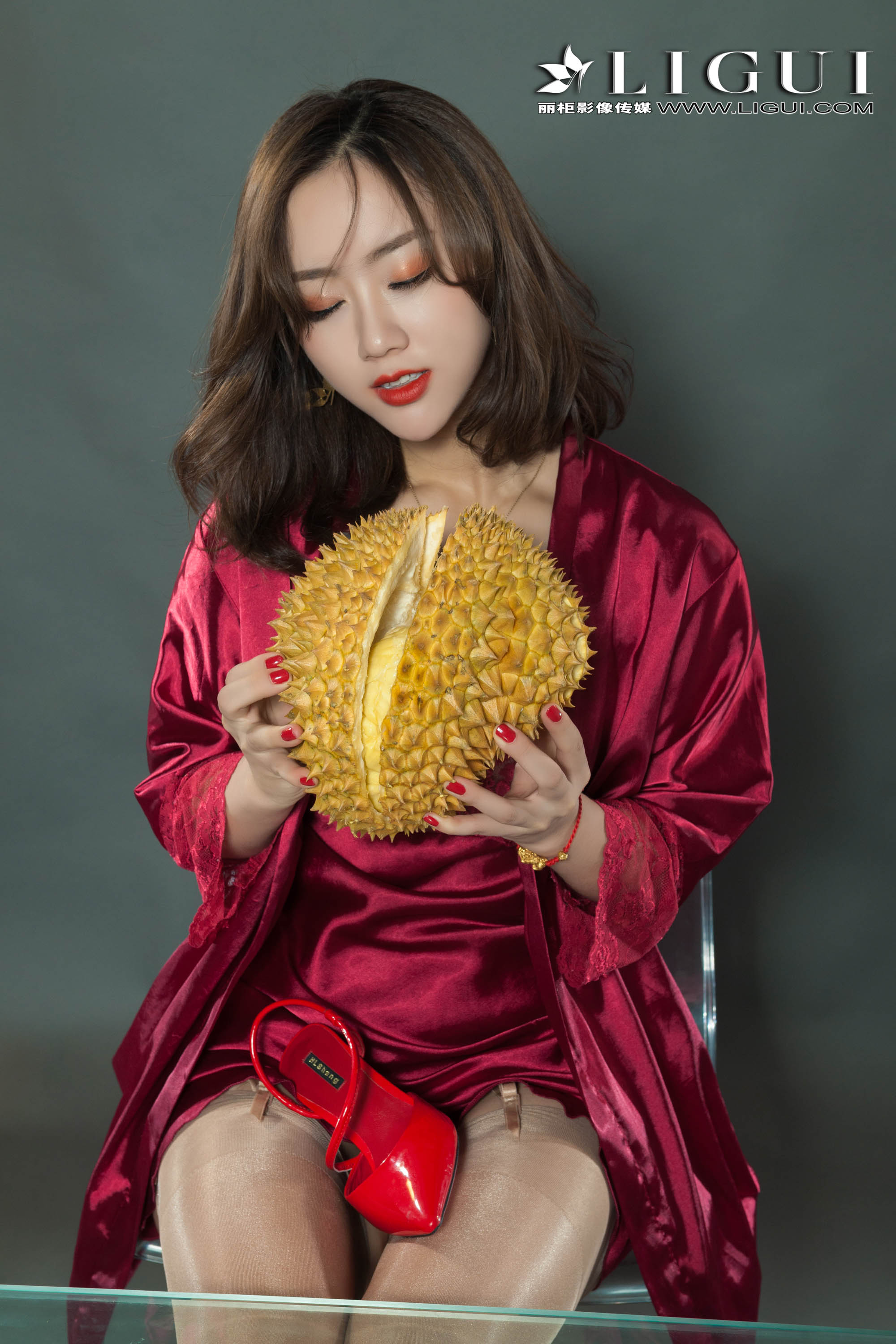 pretty lady dirty feet 87