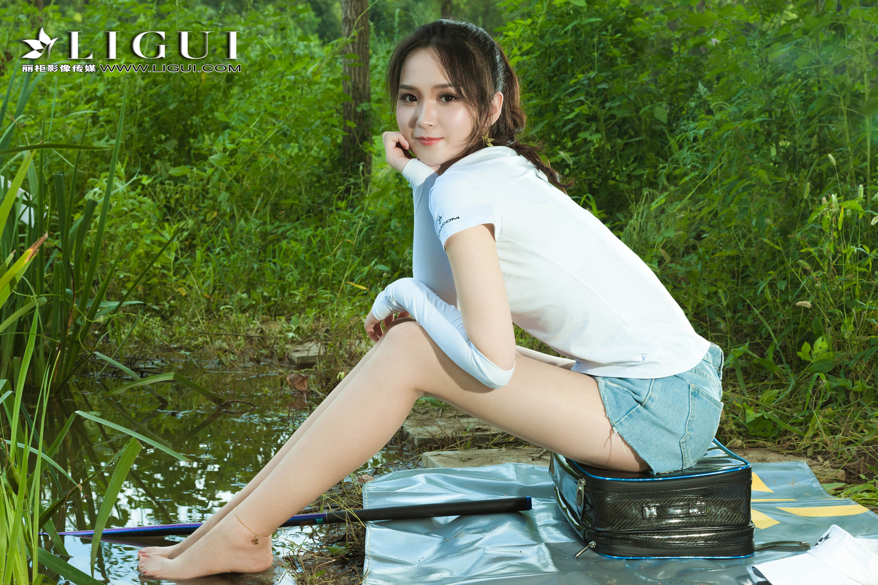 pretty lady dirty feet 88