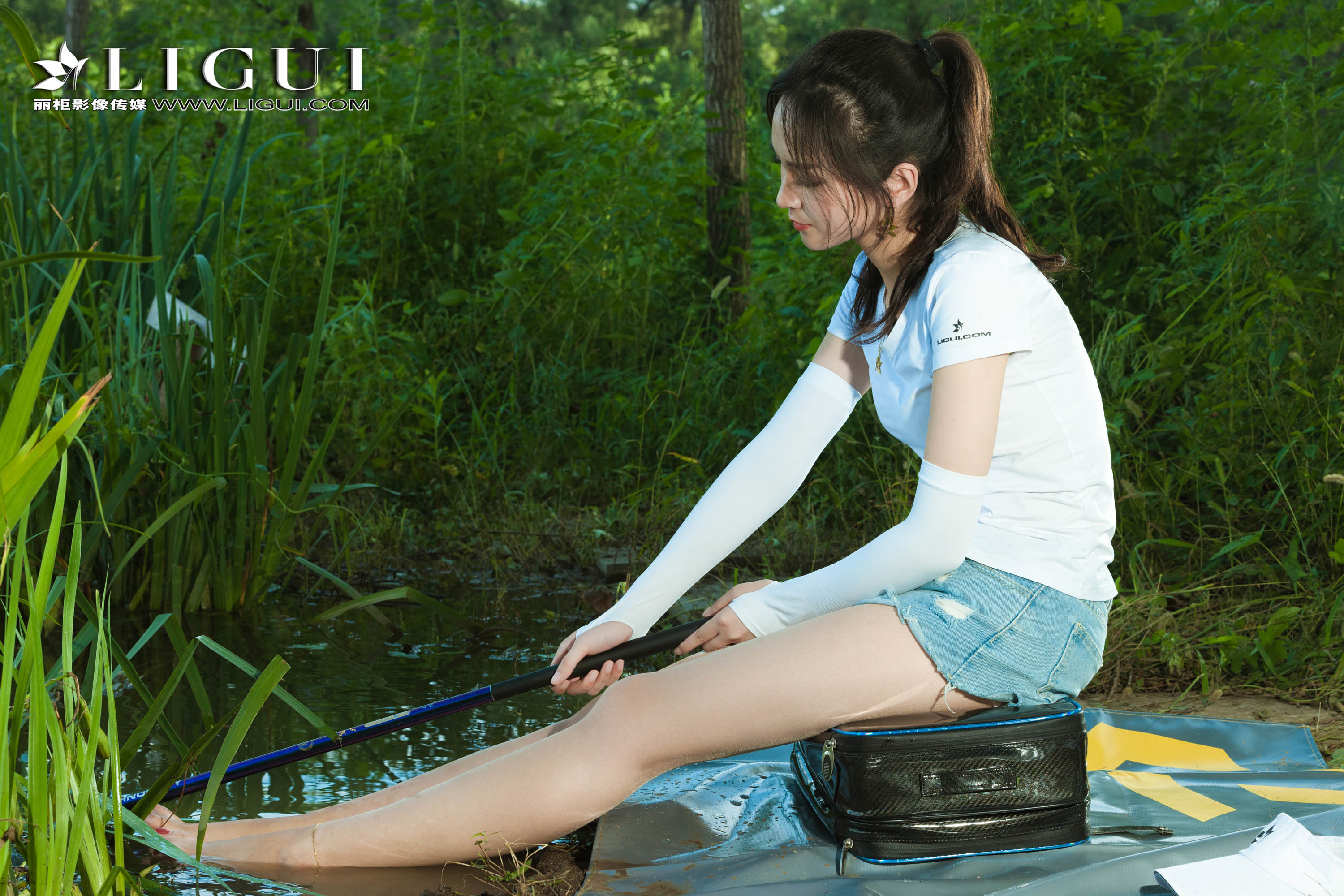 pretty lady dirty feet 88