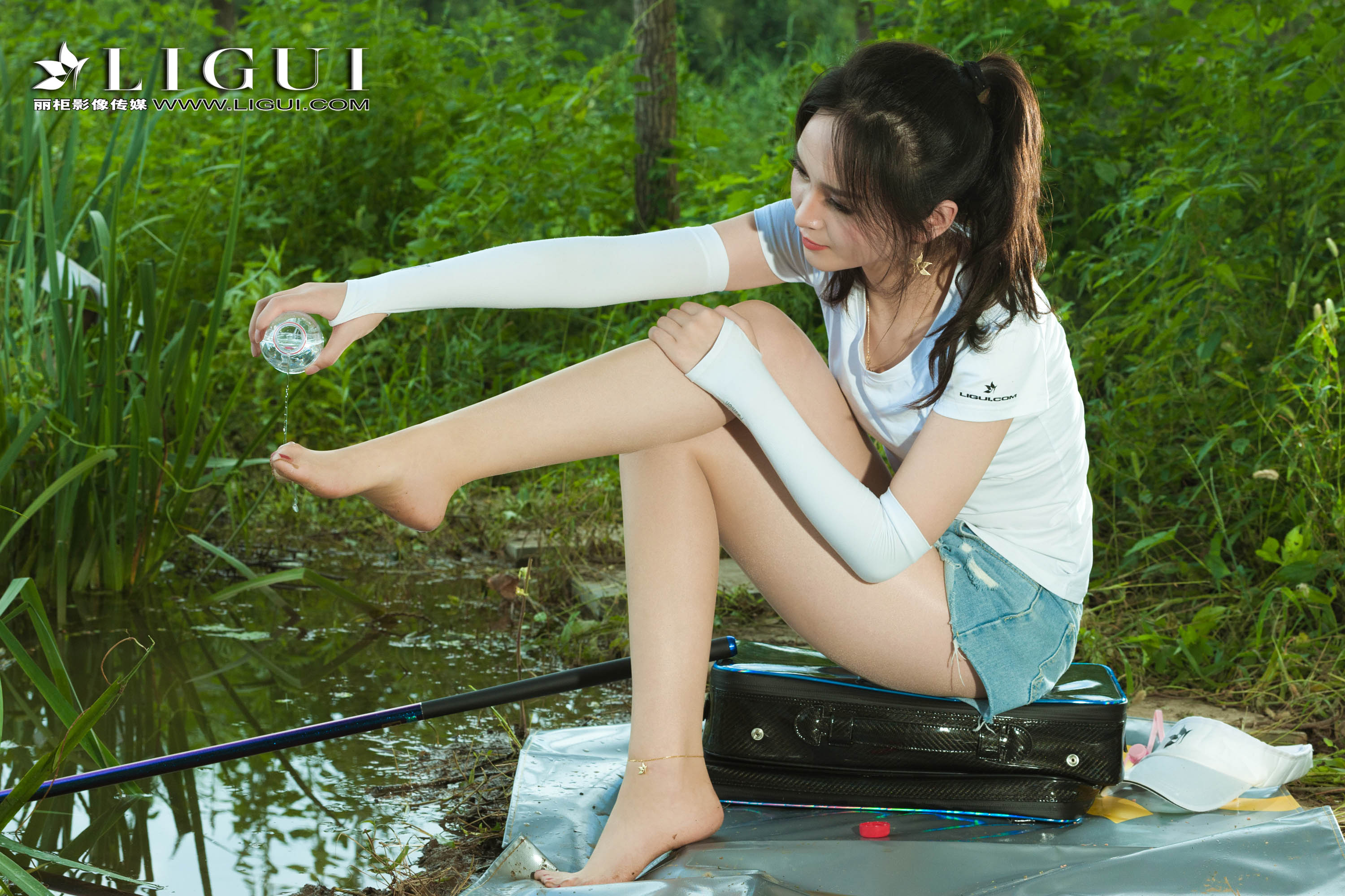 pretty lady dirty feet 88