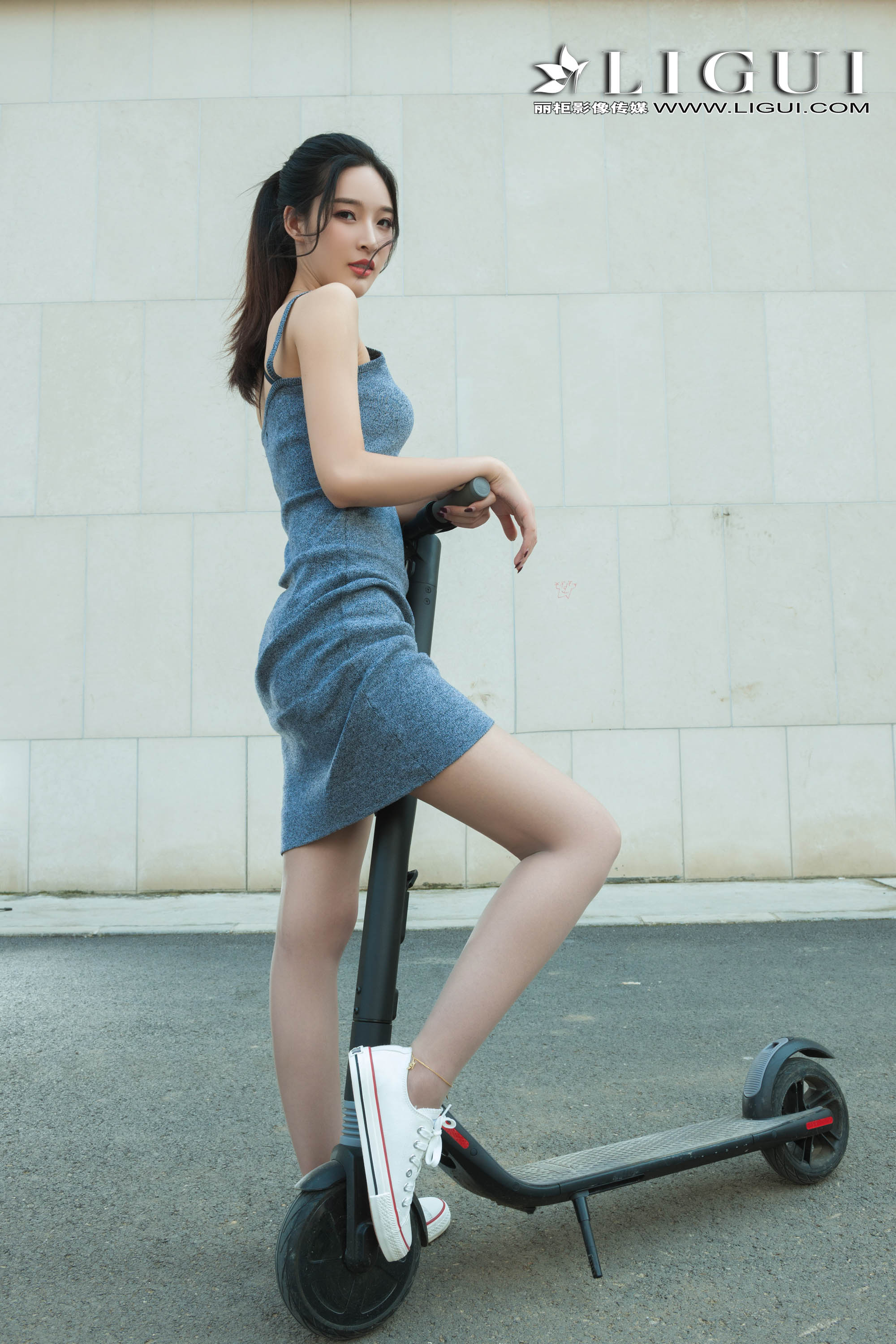 pretty lady dirty feet 90