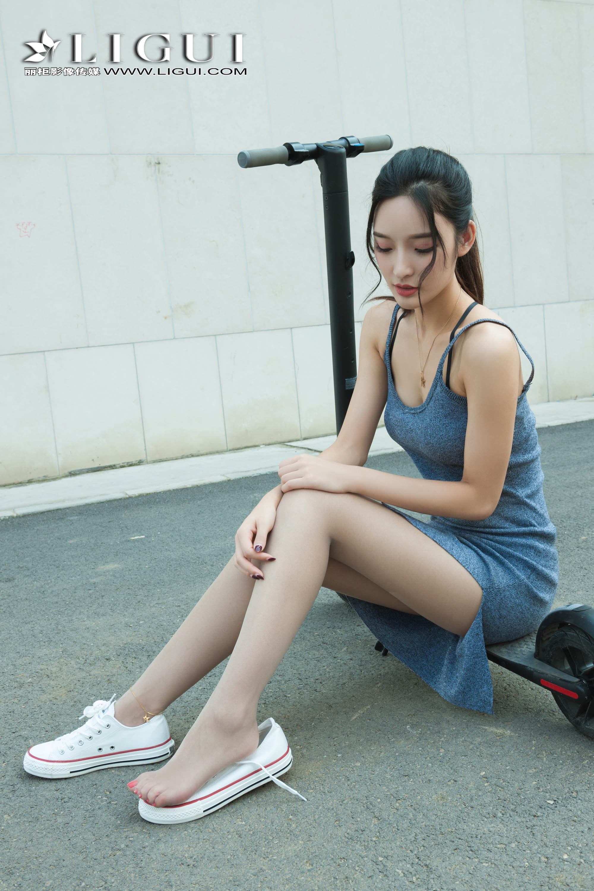 pretty lady dirty feet 90