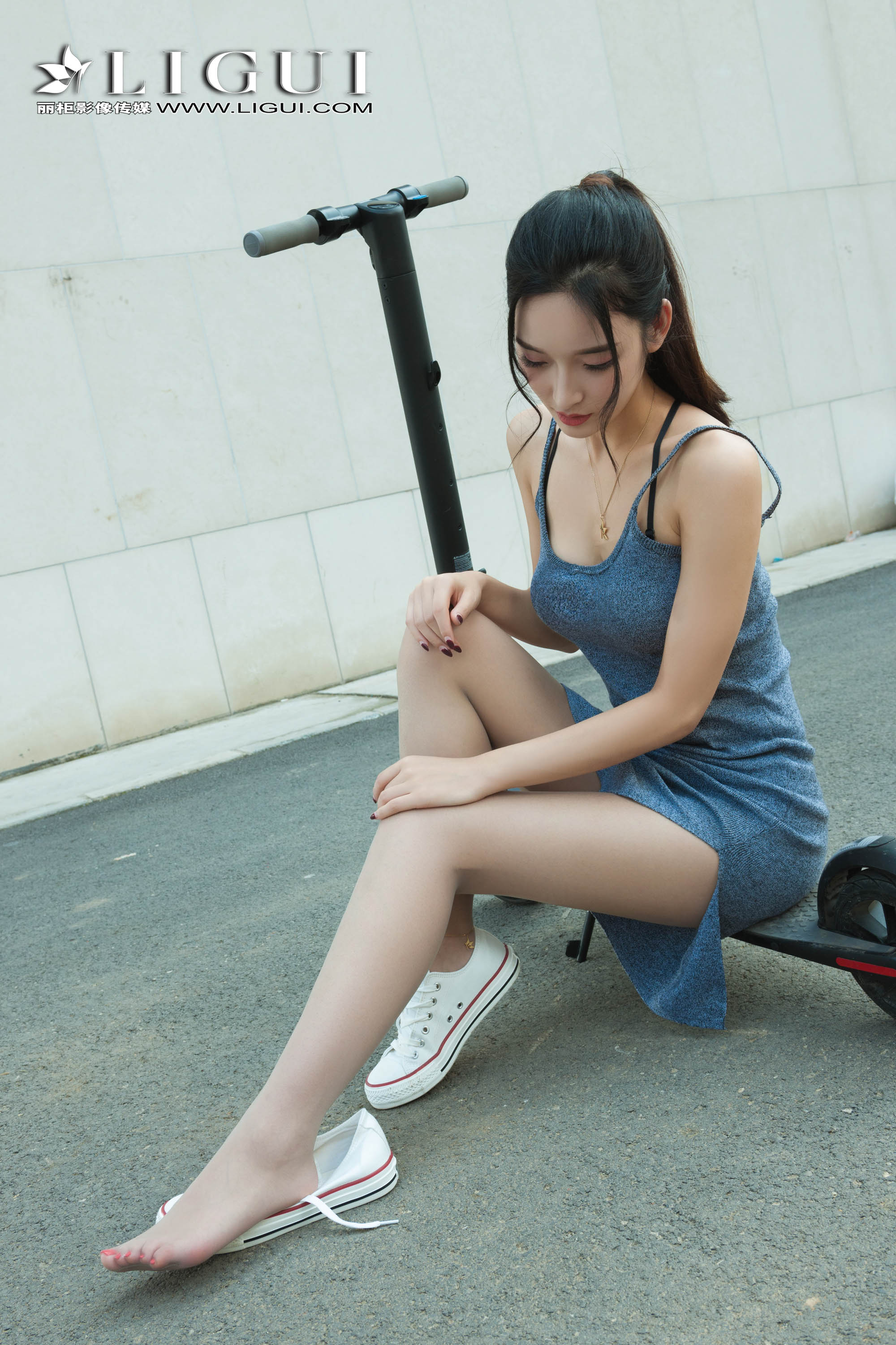 pretty lady dirty feet 90