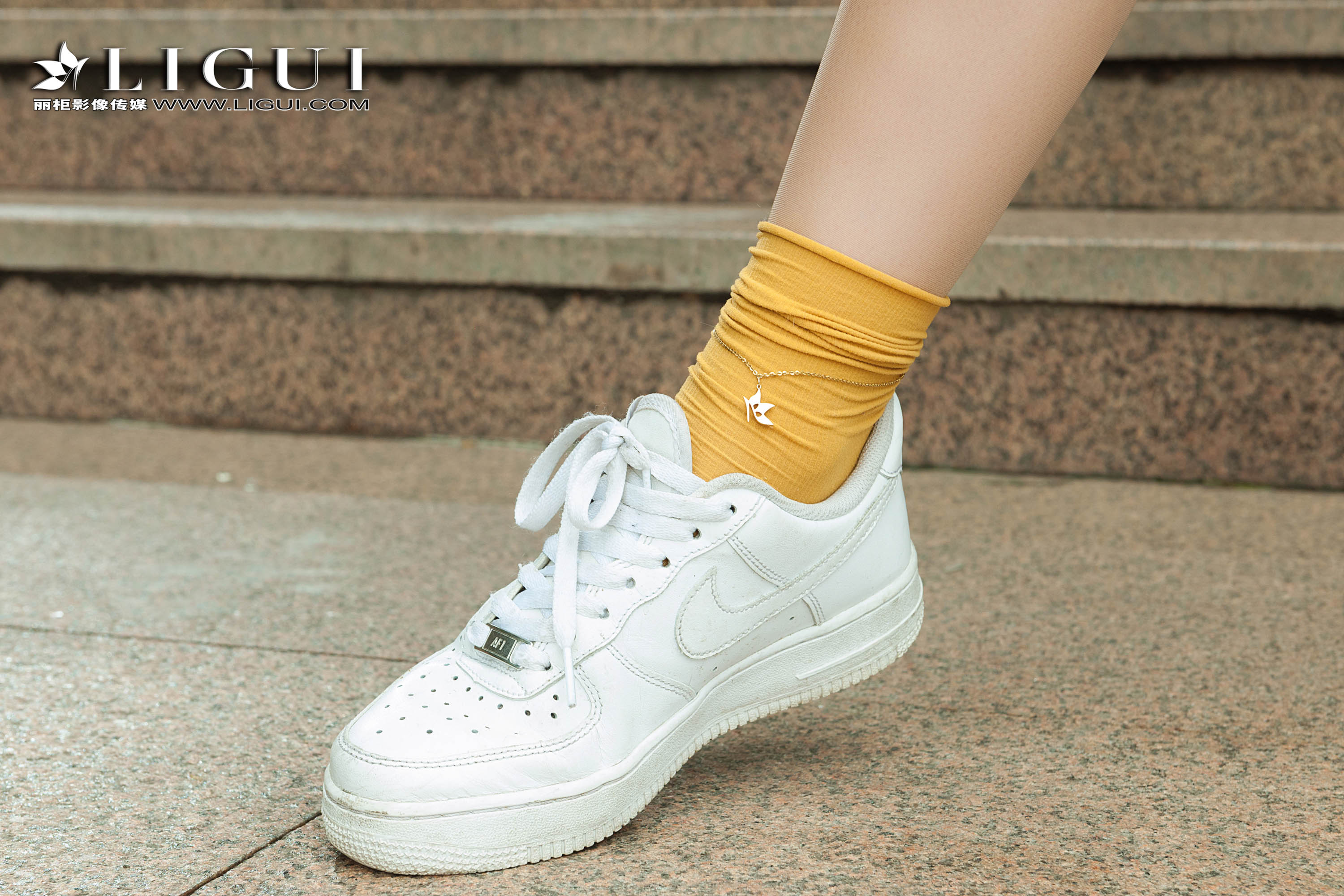 pretty lady dirty feet 91