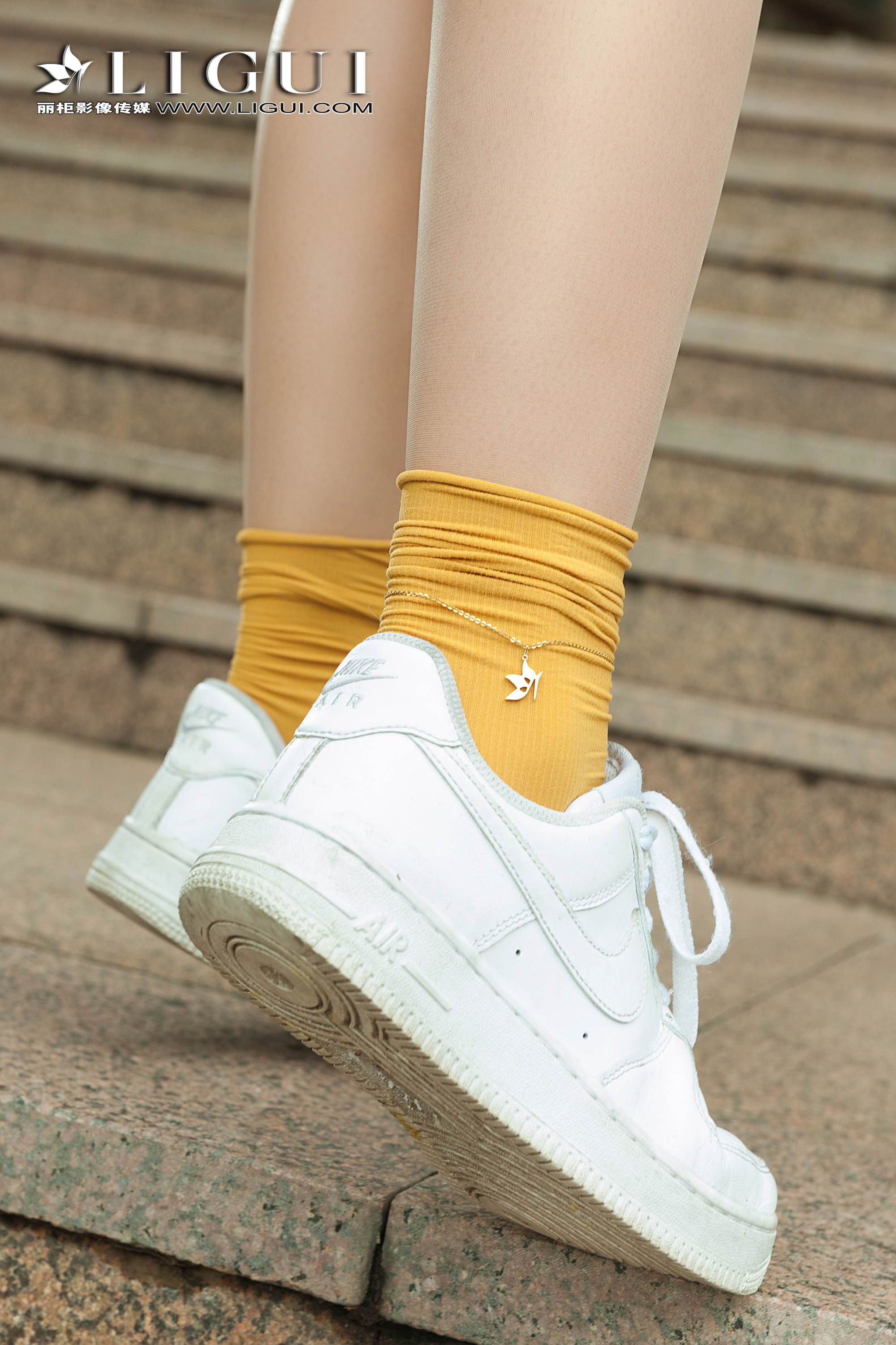 pretty lady dirty feet 91