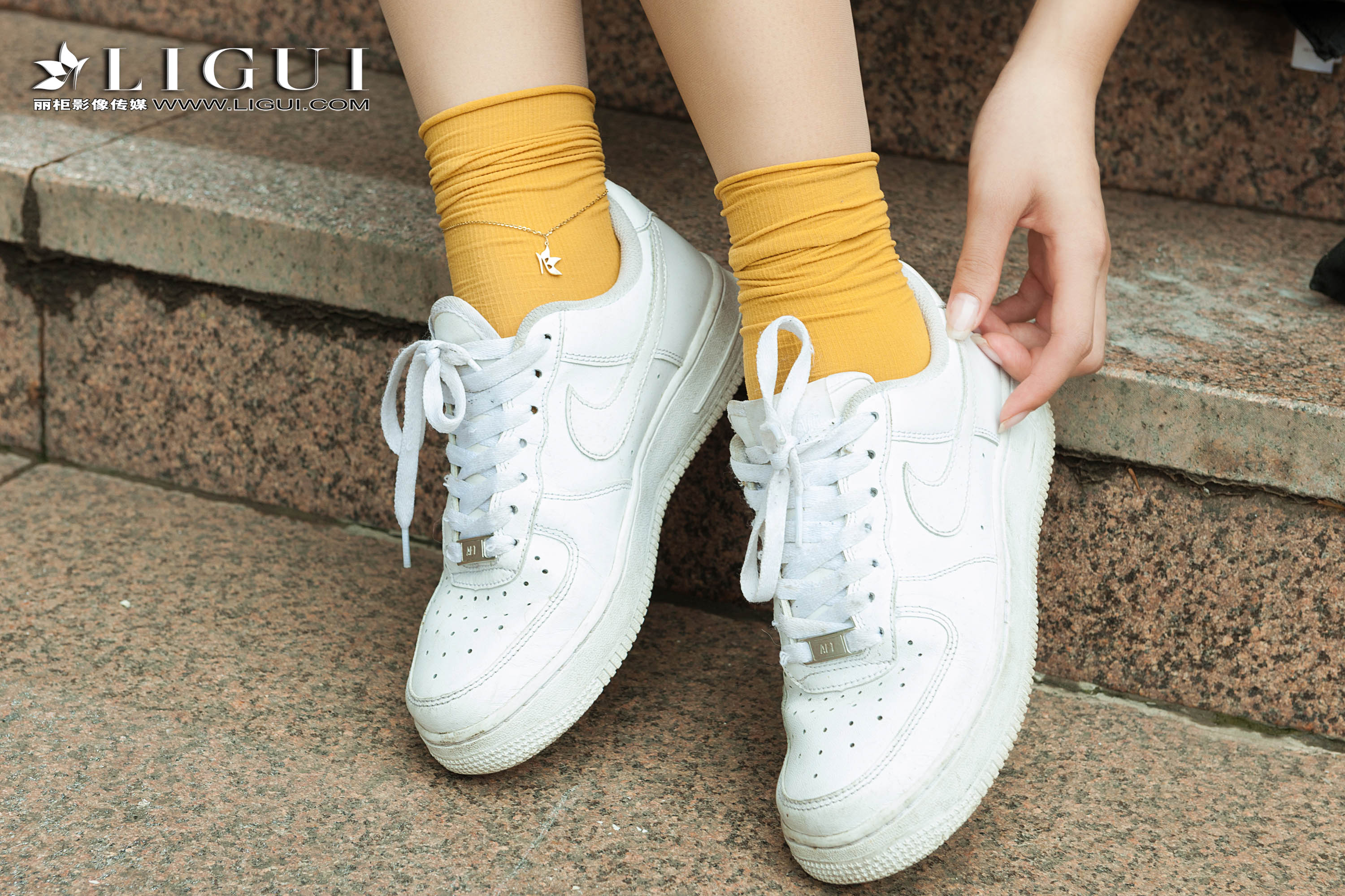 pretty lady dirty feet 91