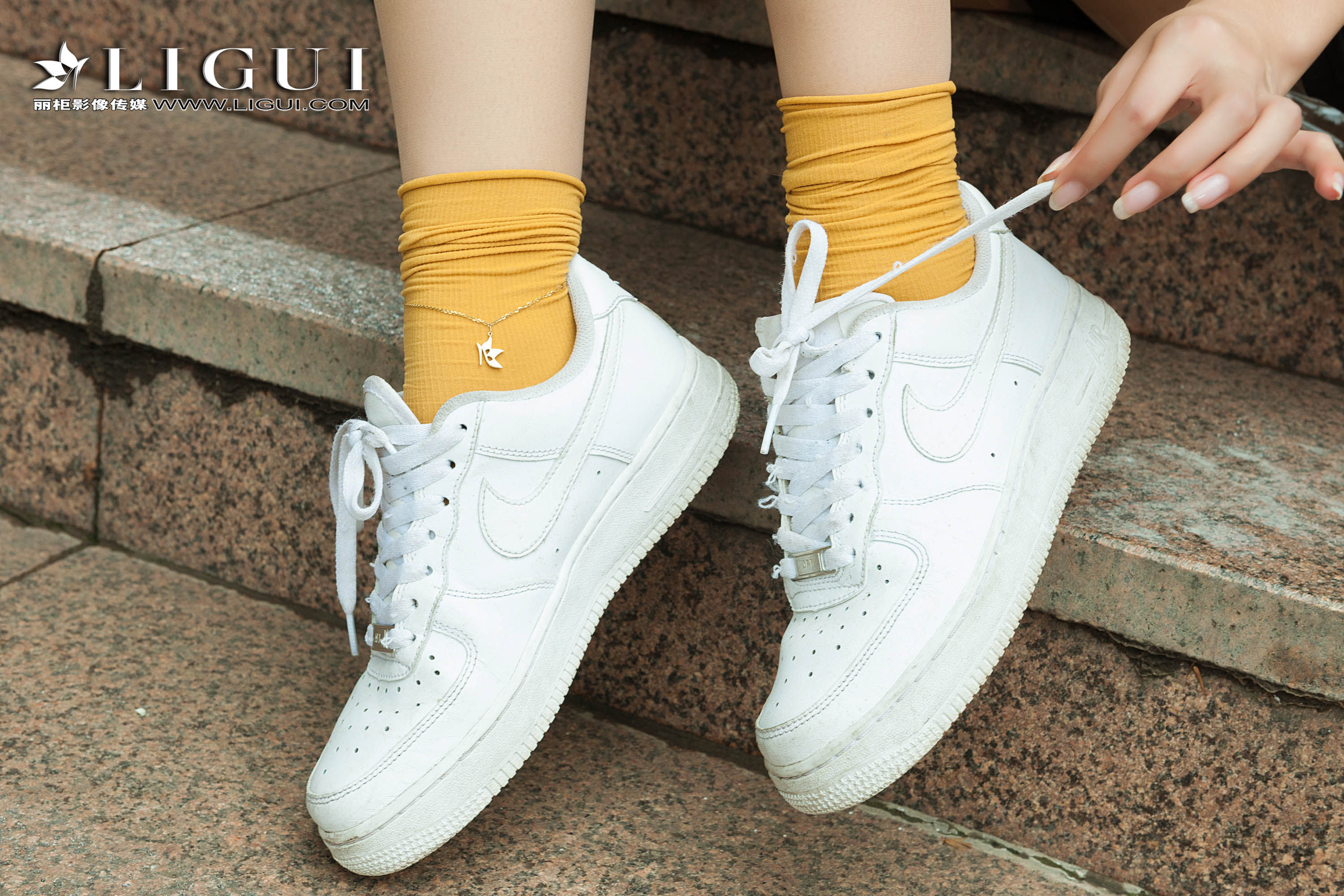 pretty lady dirty feet 91