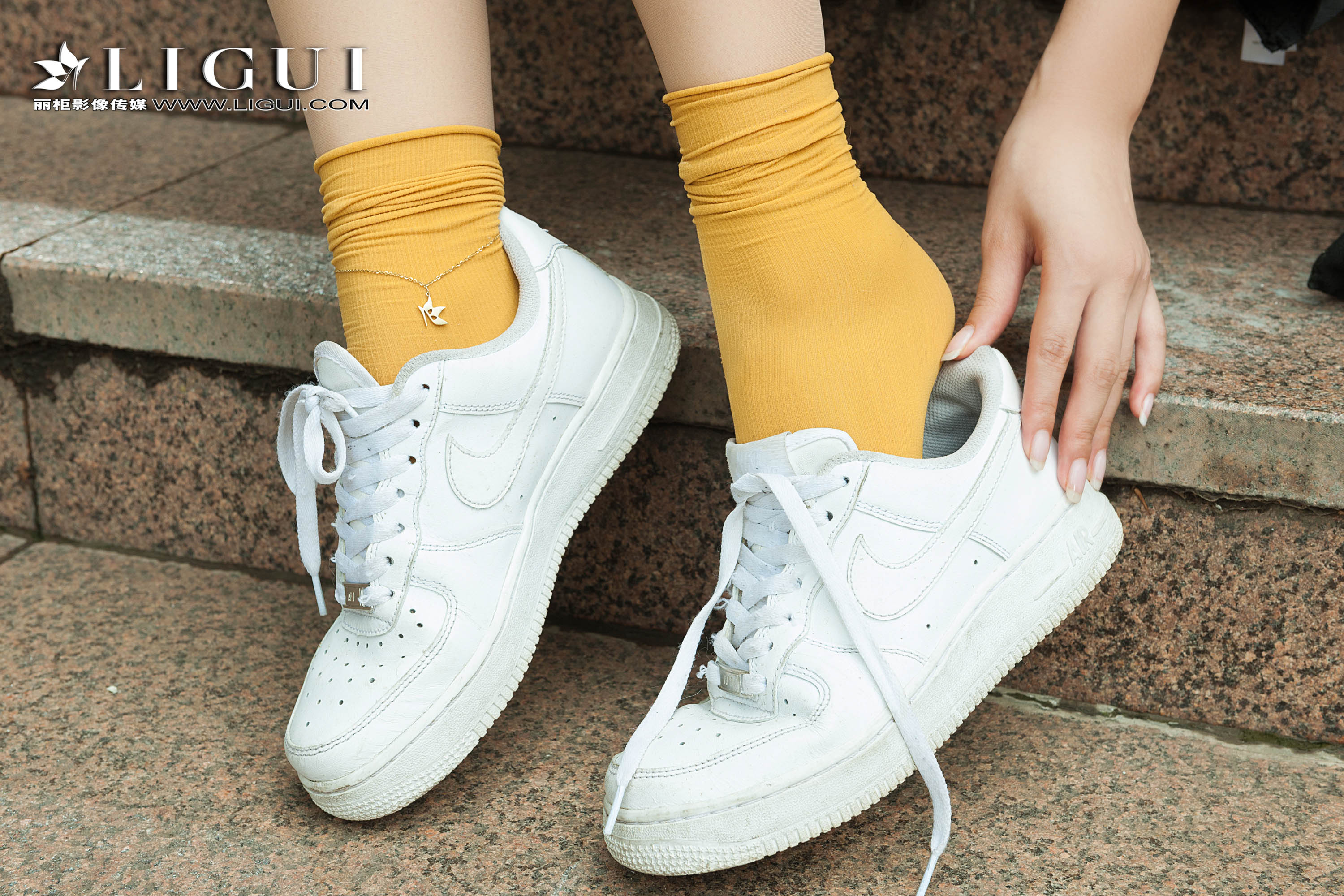 pretty lady dirty feet 91