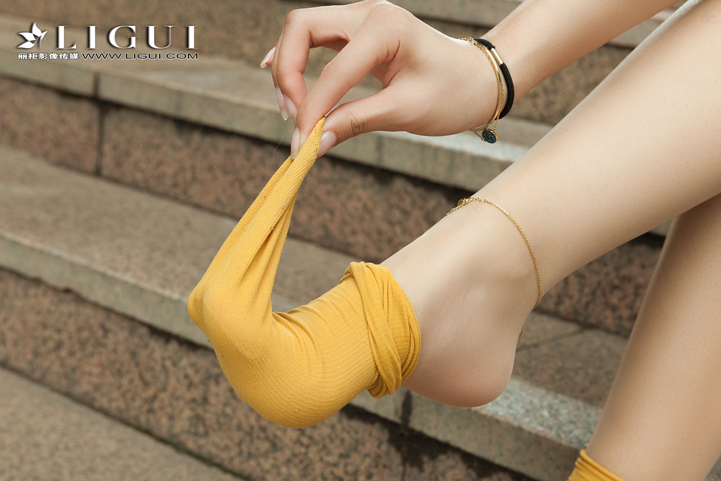 pretty lady dirty feet 91