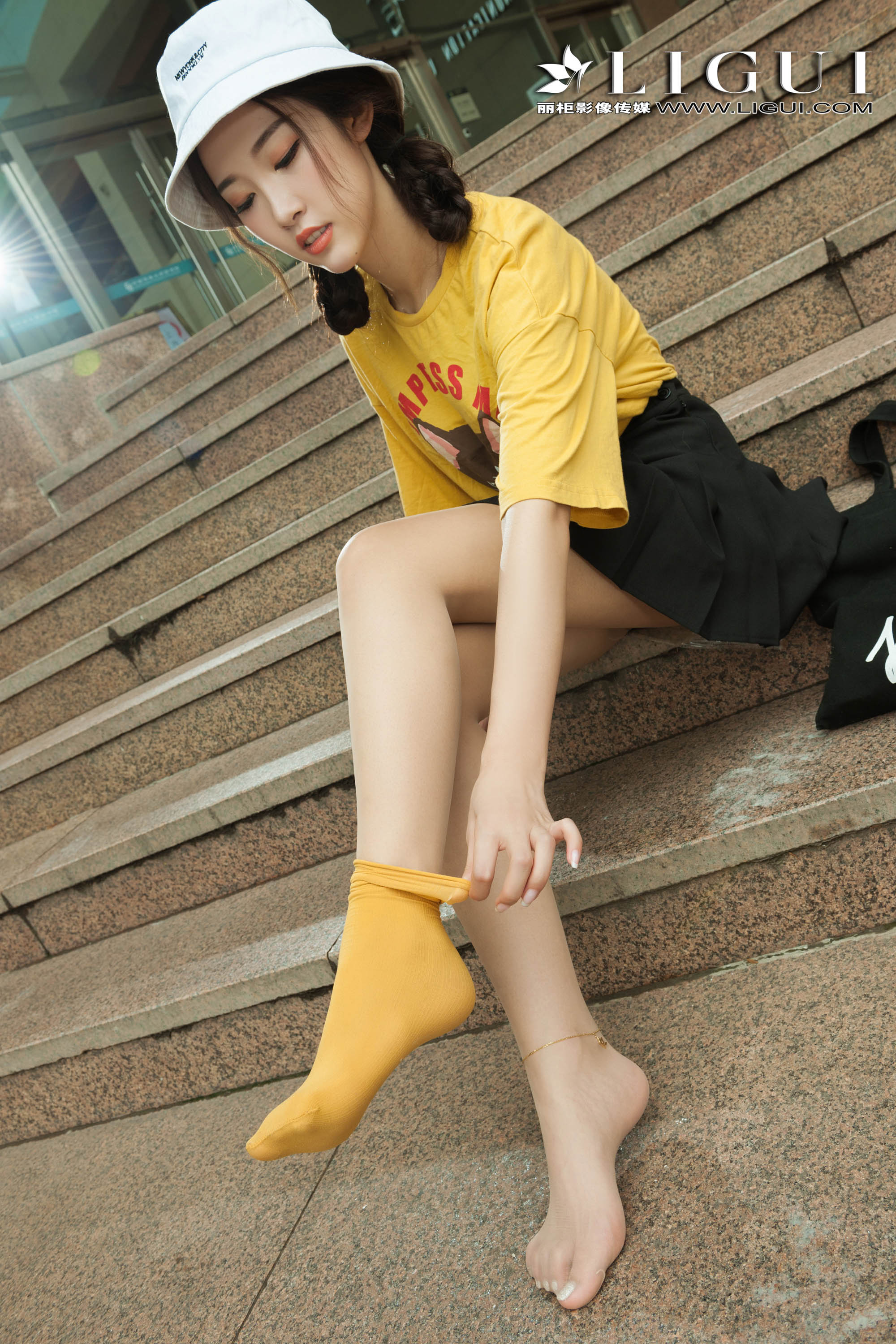 pretty lady dirty feet 91