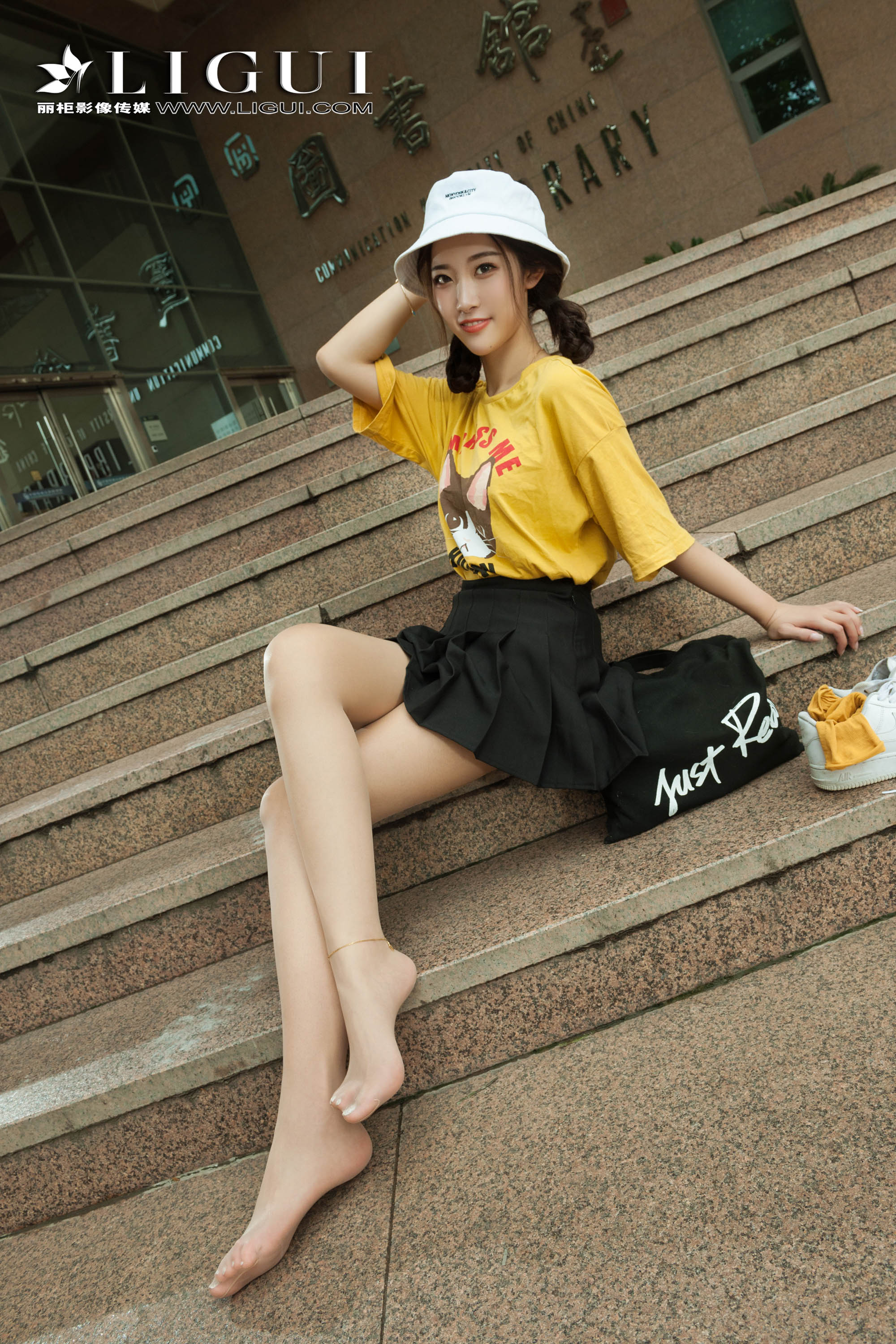 pretty lady dirty feet 91