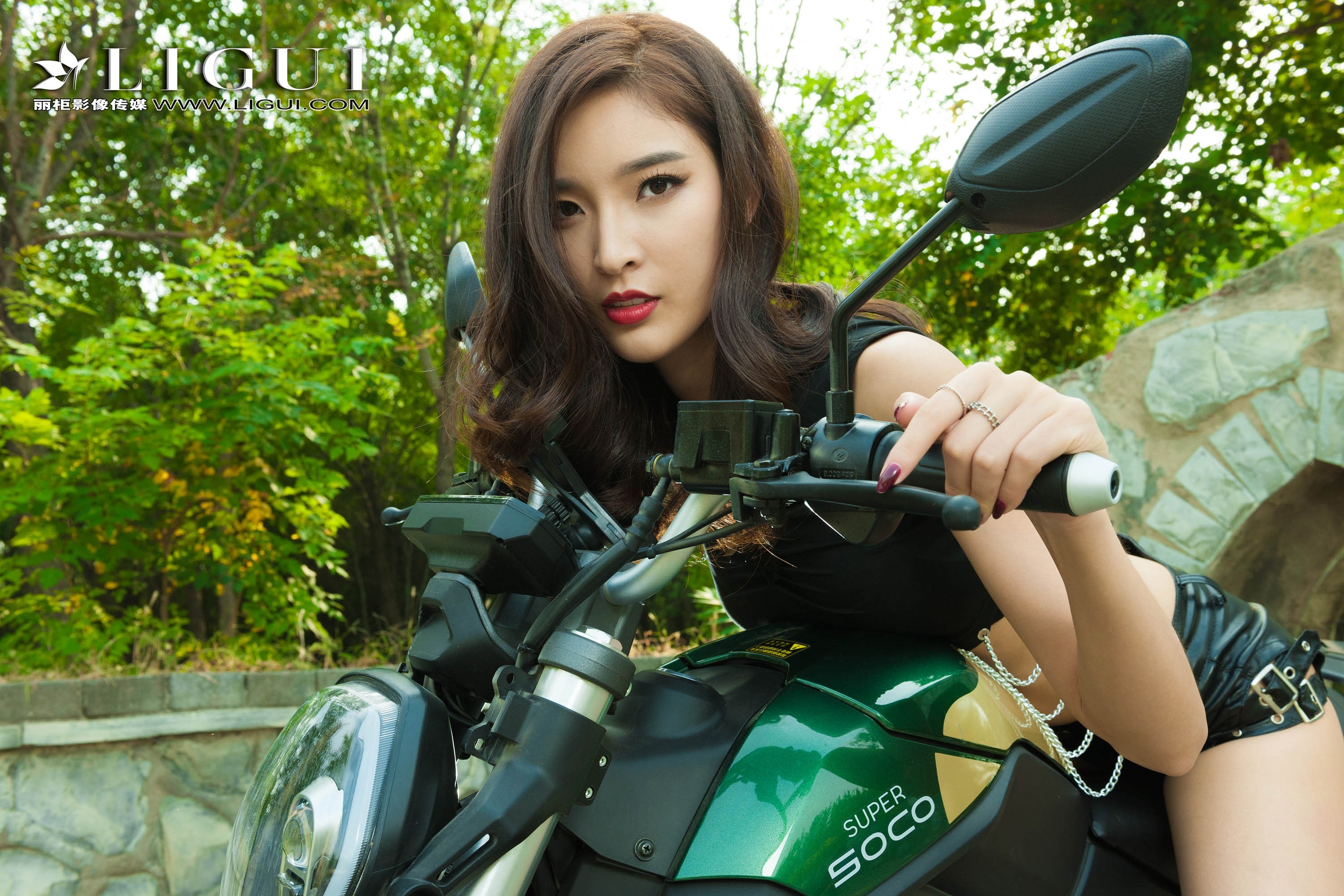 pretty lady dirty feet 92