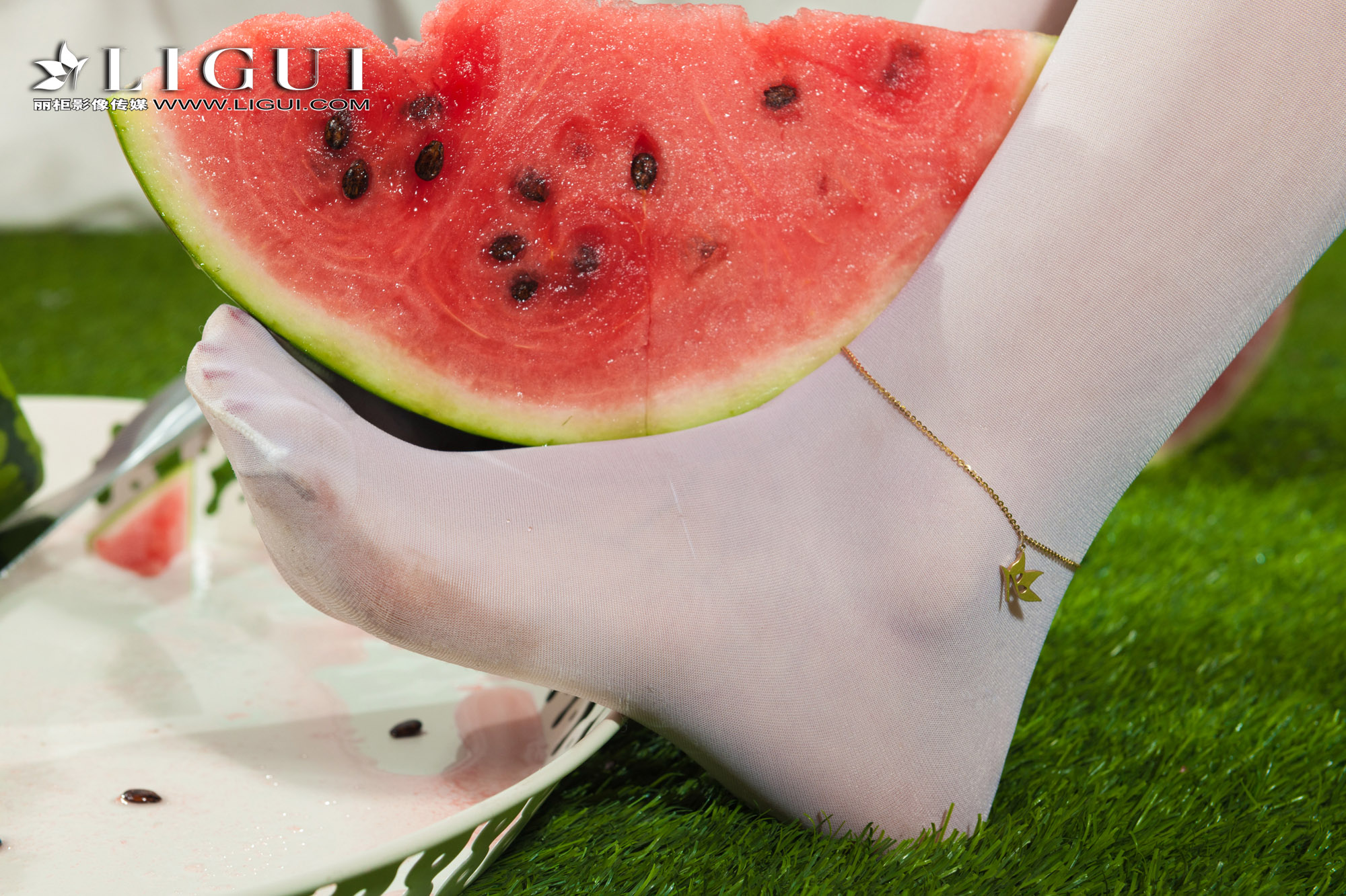 pretty lady dirty feet 93