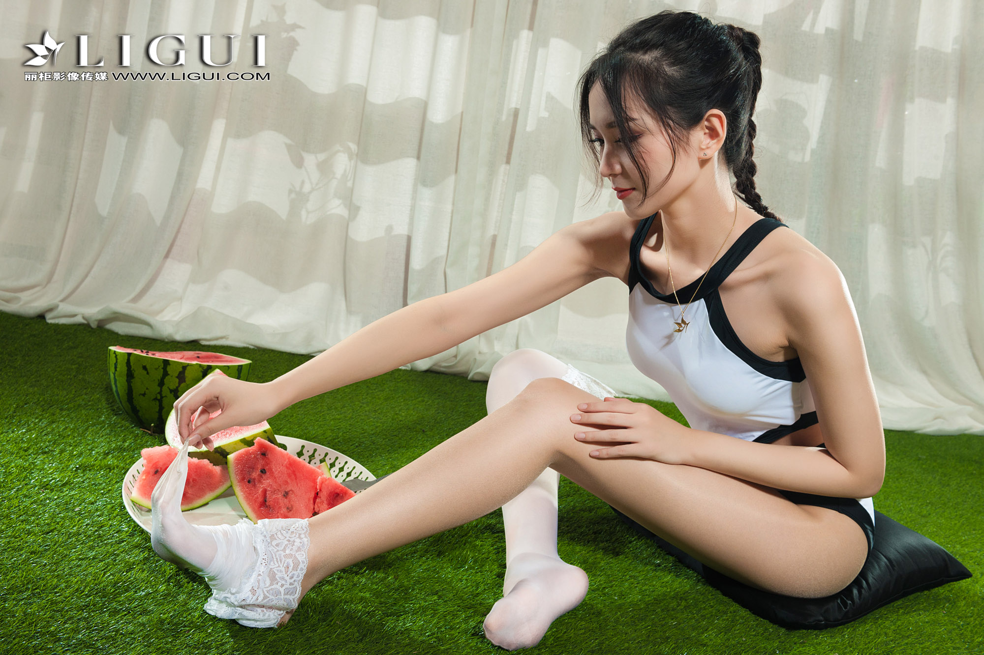 pretty lady dirty feet 93