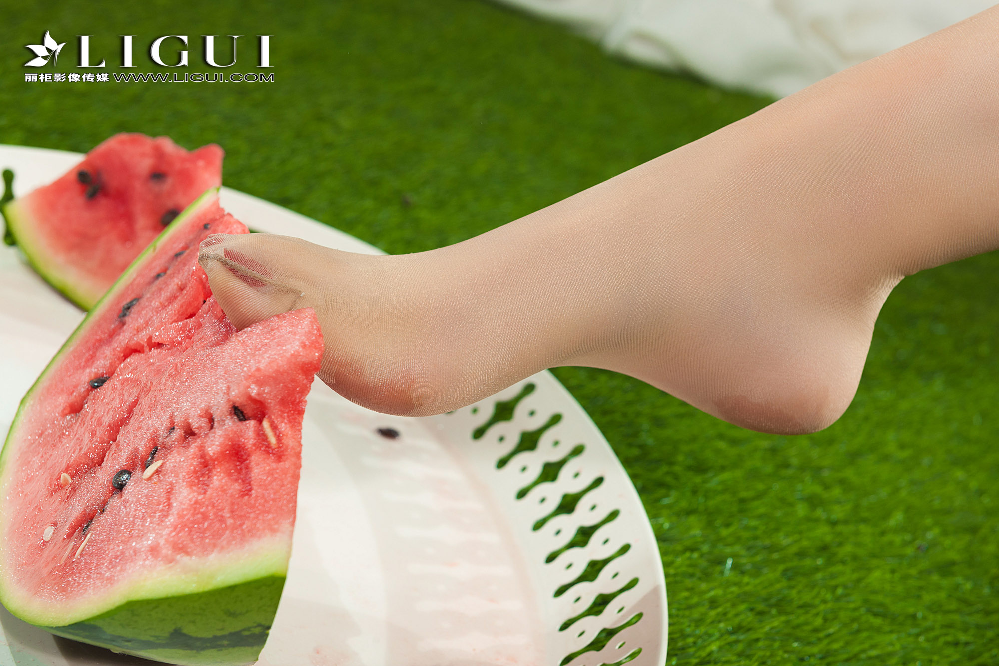 pretty lady dirty feet 93