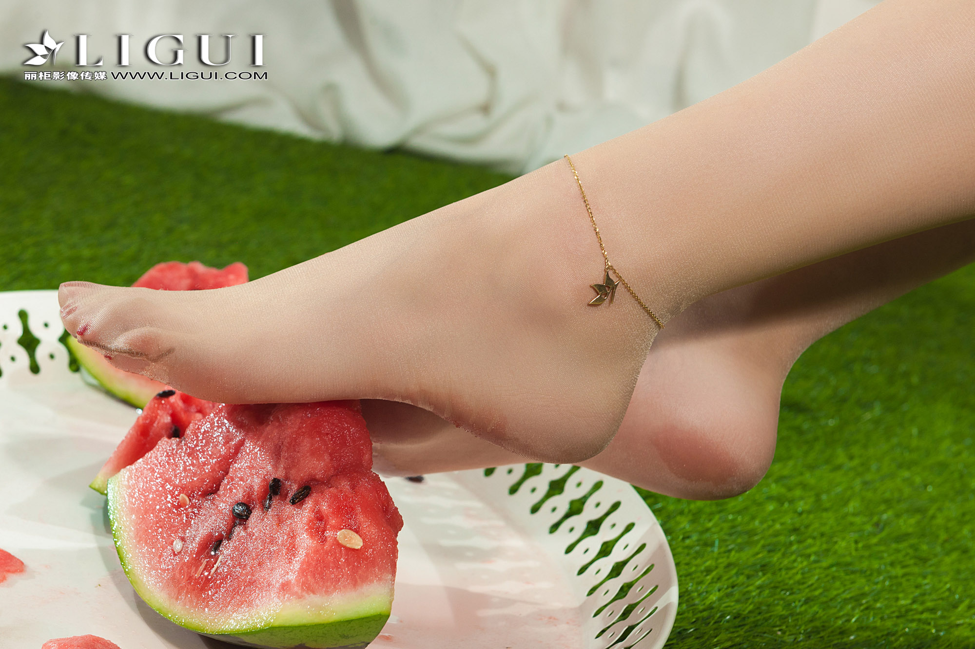 pretty lady dirty feet 93