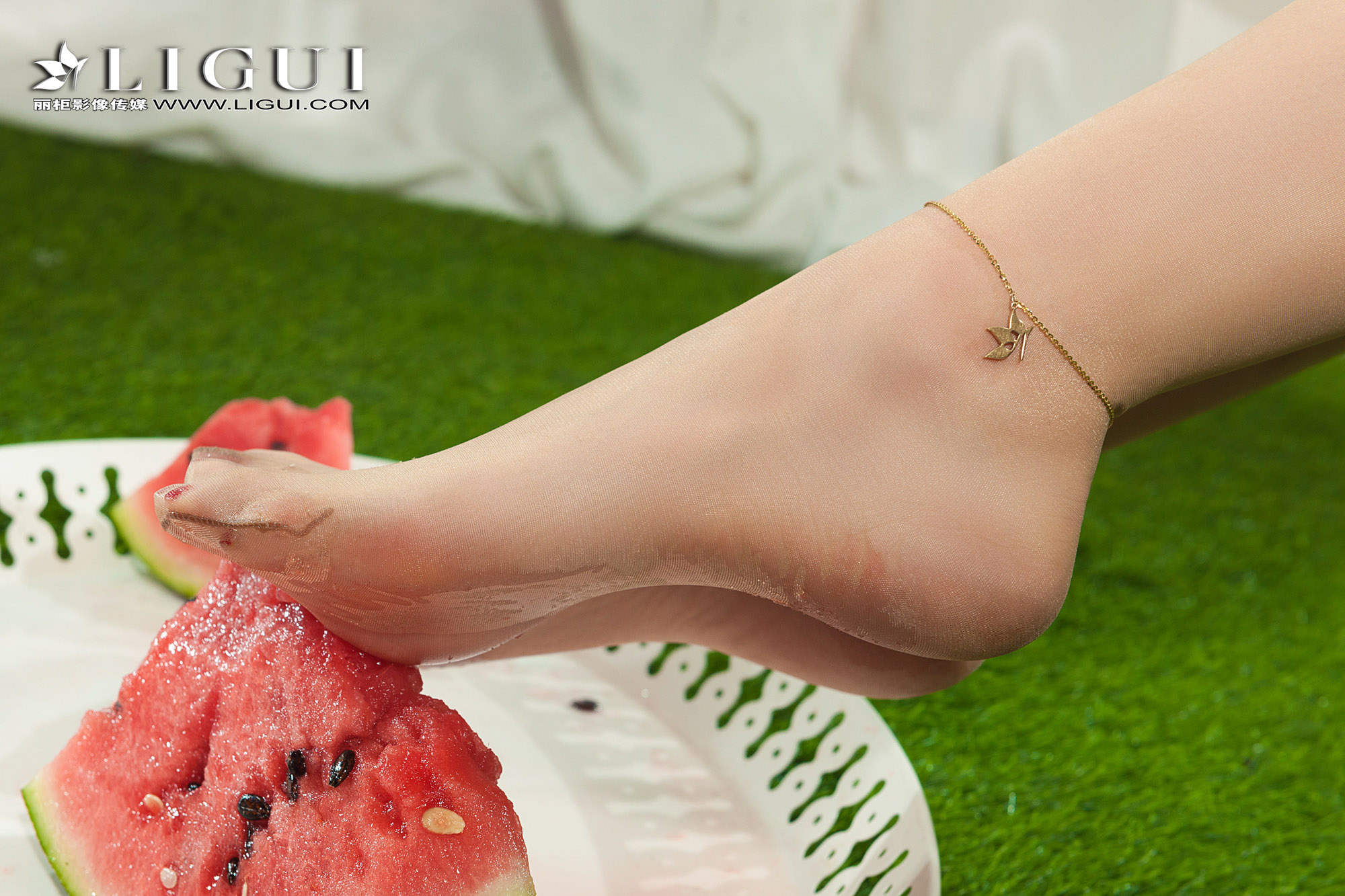 pretty lady dirty feet 93