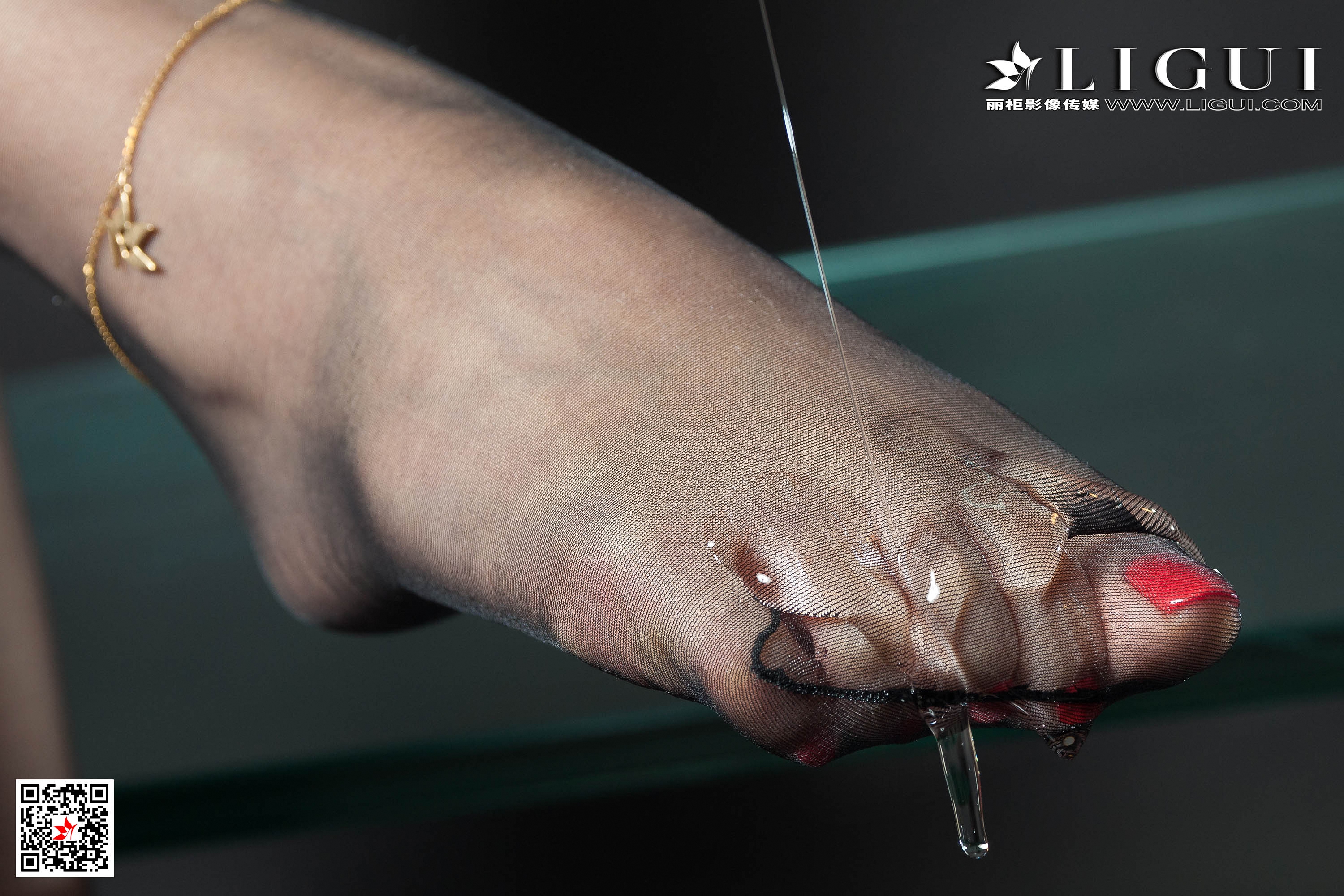 pretty lady dirty feet 94