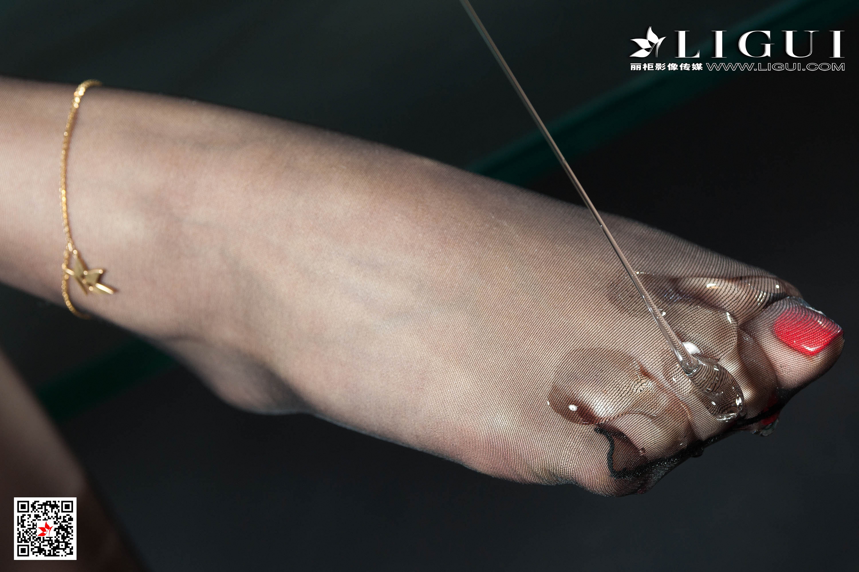 pretty lady dirty feet 94