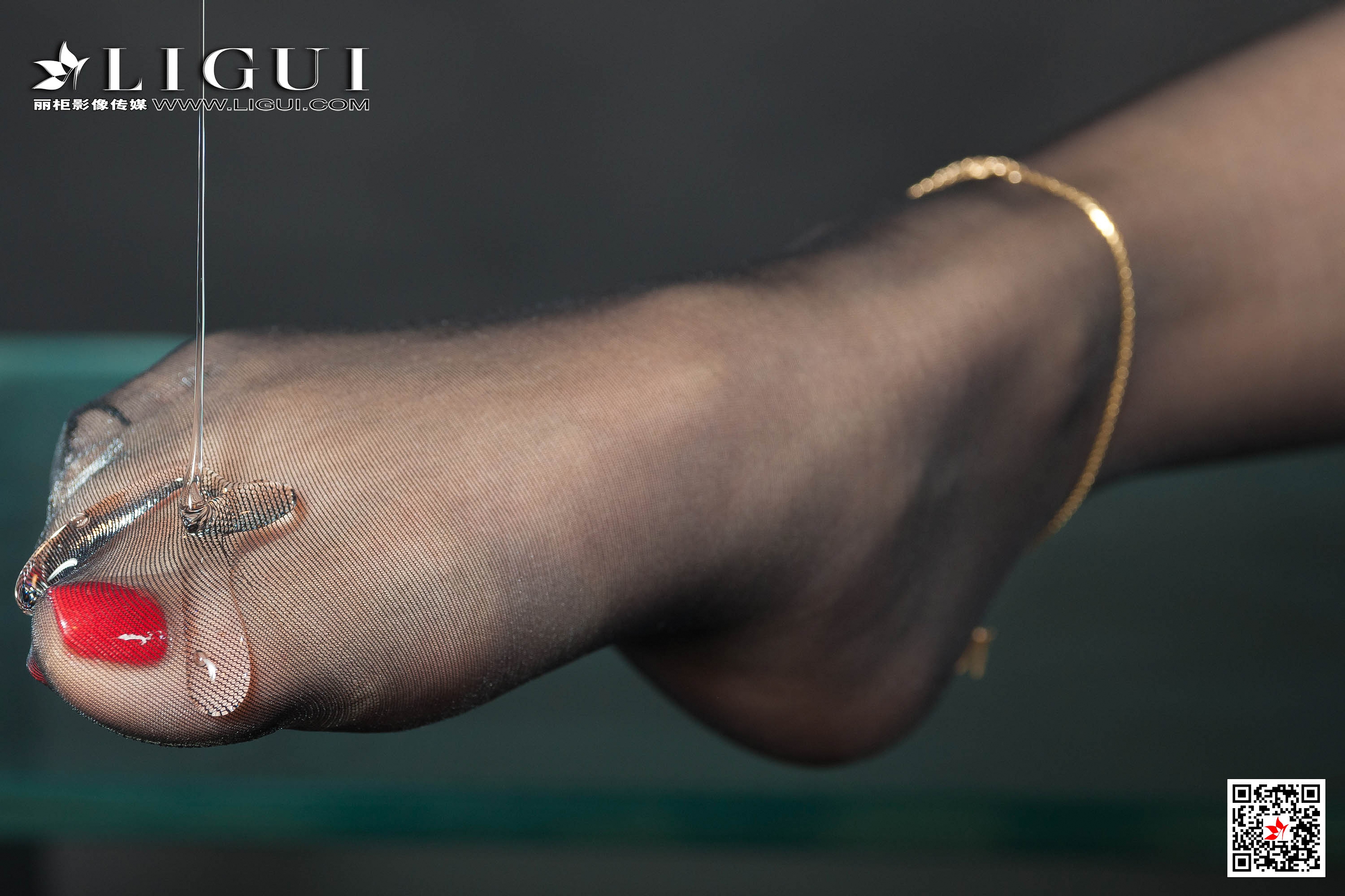 pretty lady dirty feet 94