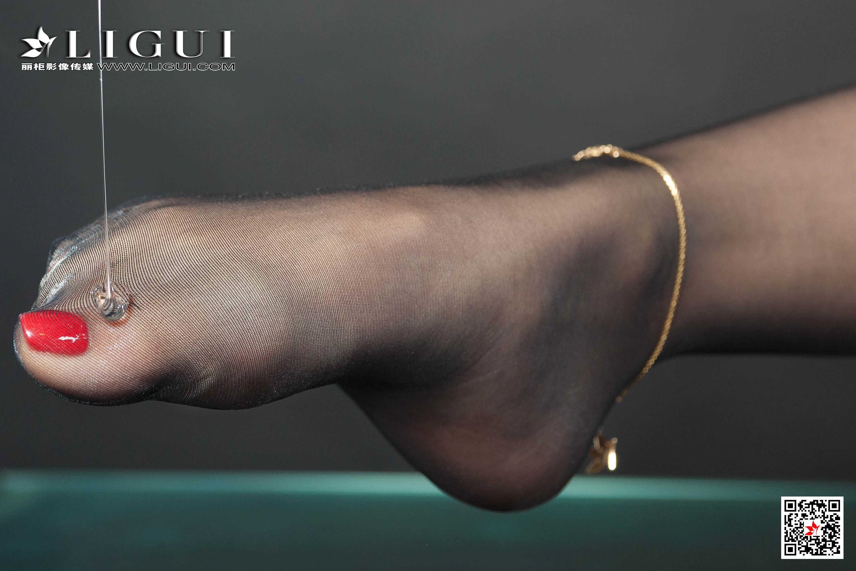 pretty lady dirty feet 94