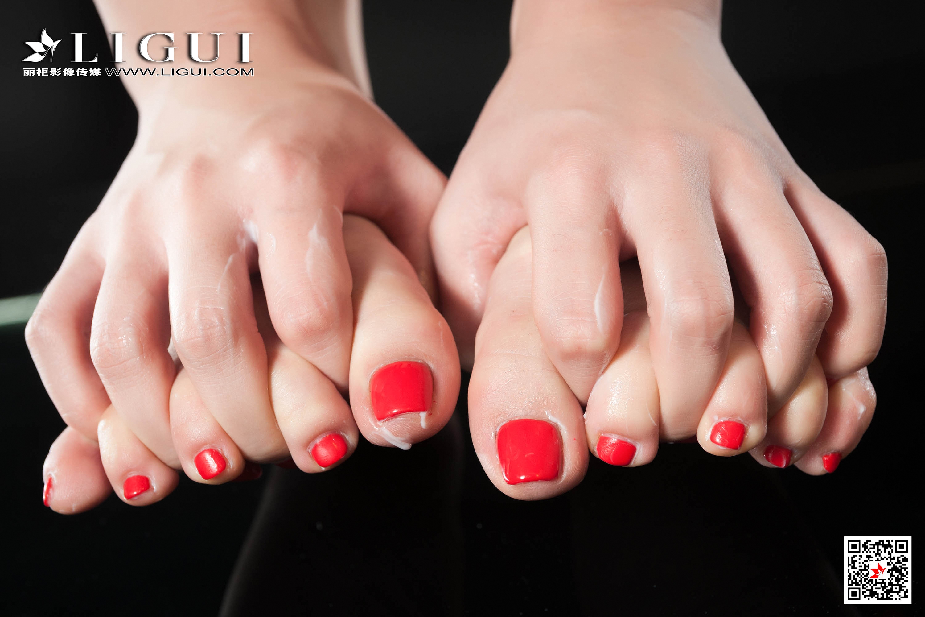 pretty lady dirty feet 94