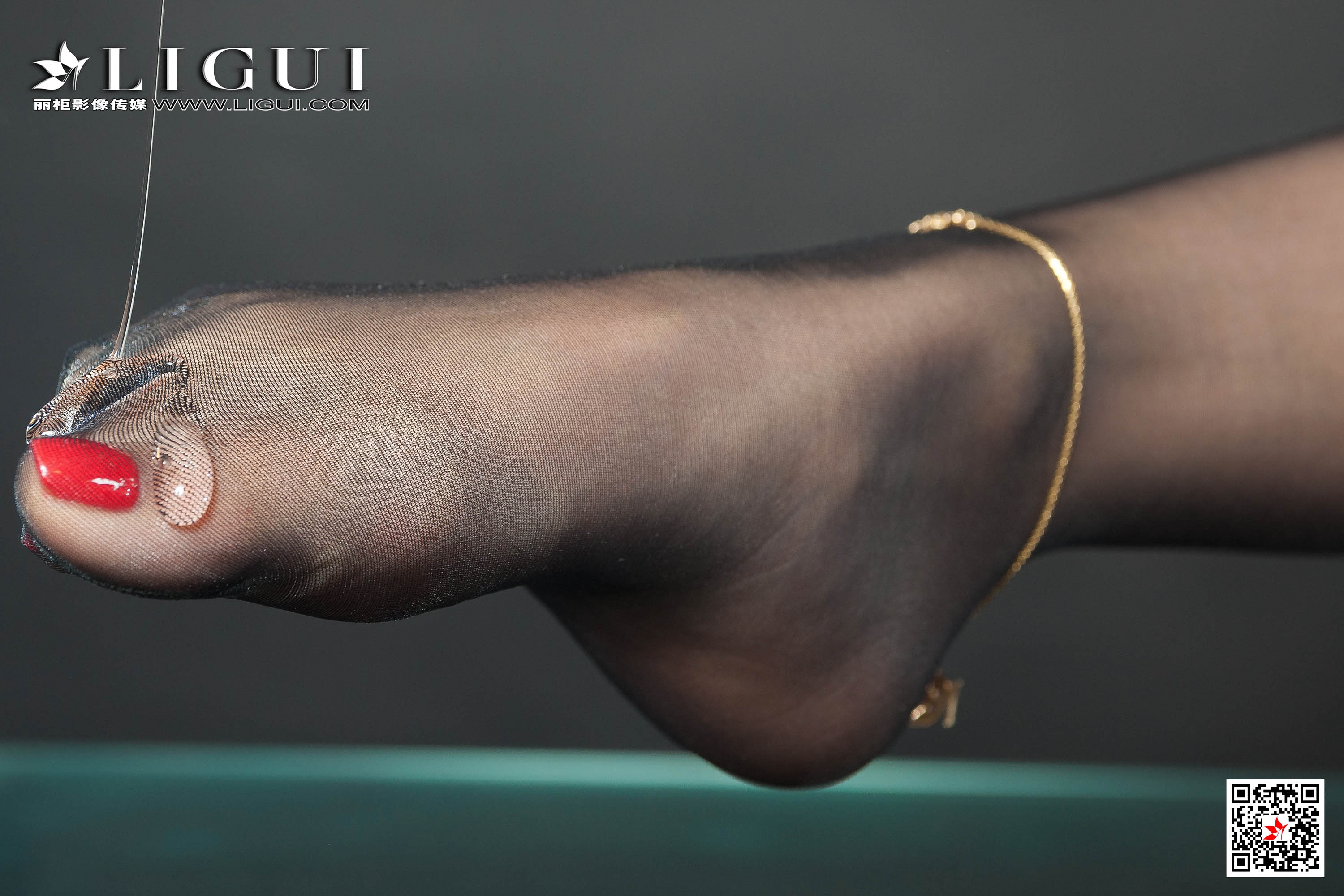 pretty lady dirty feet 94