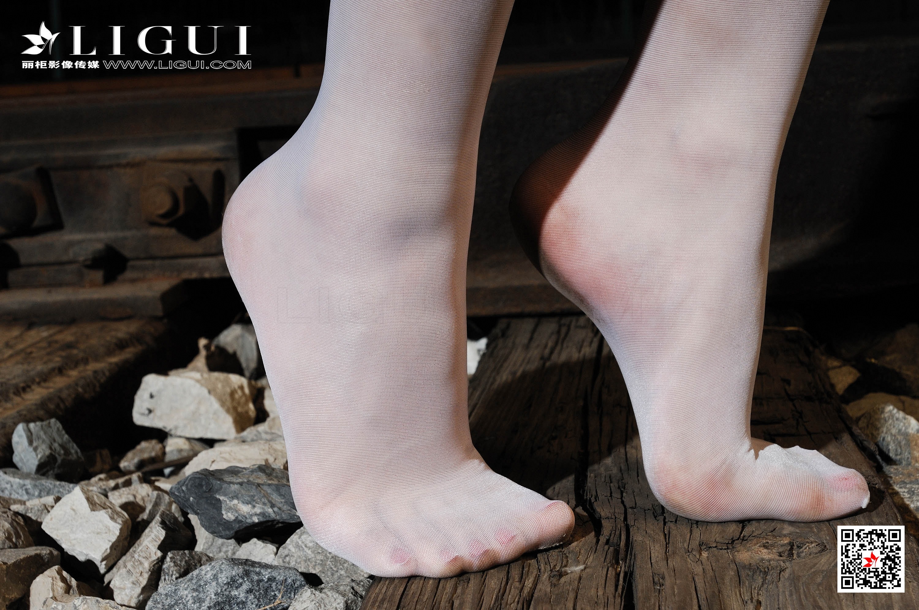 pretty lady dirty feet 95