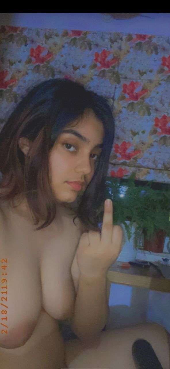 Cute Girl Sending Nude