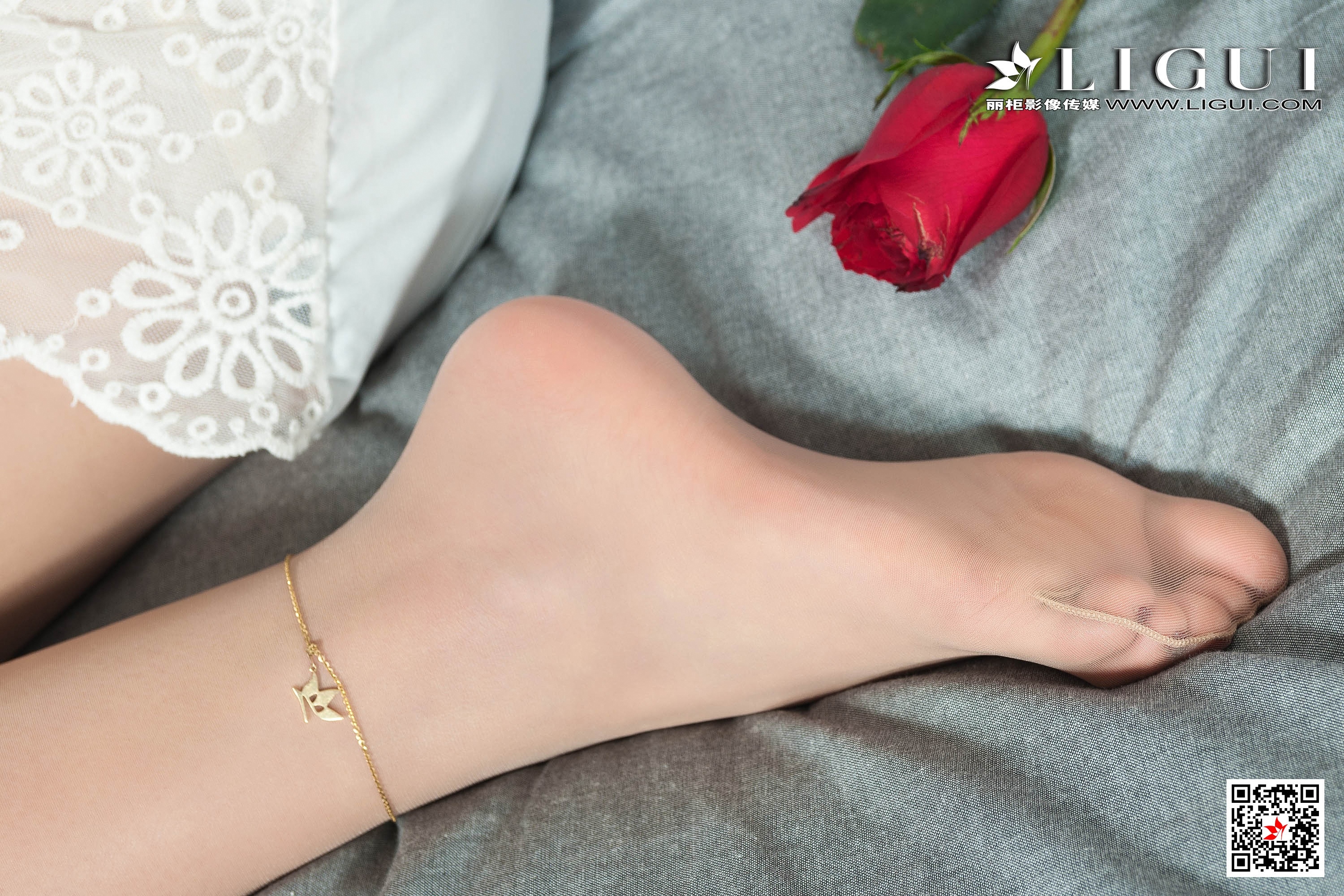 pretty lady dirty feet 97