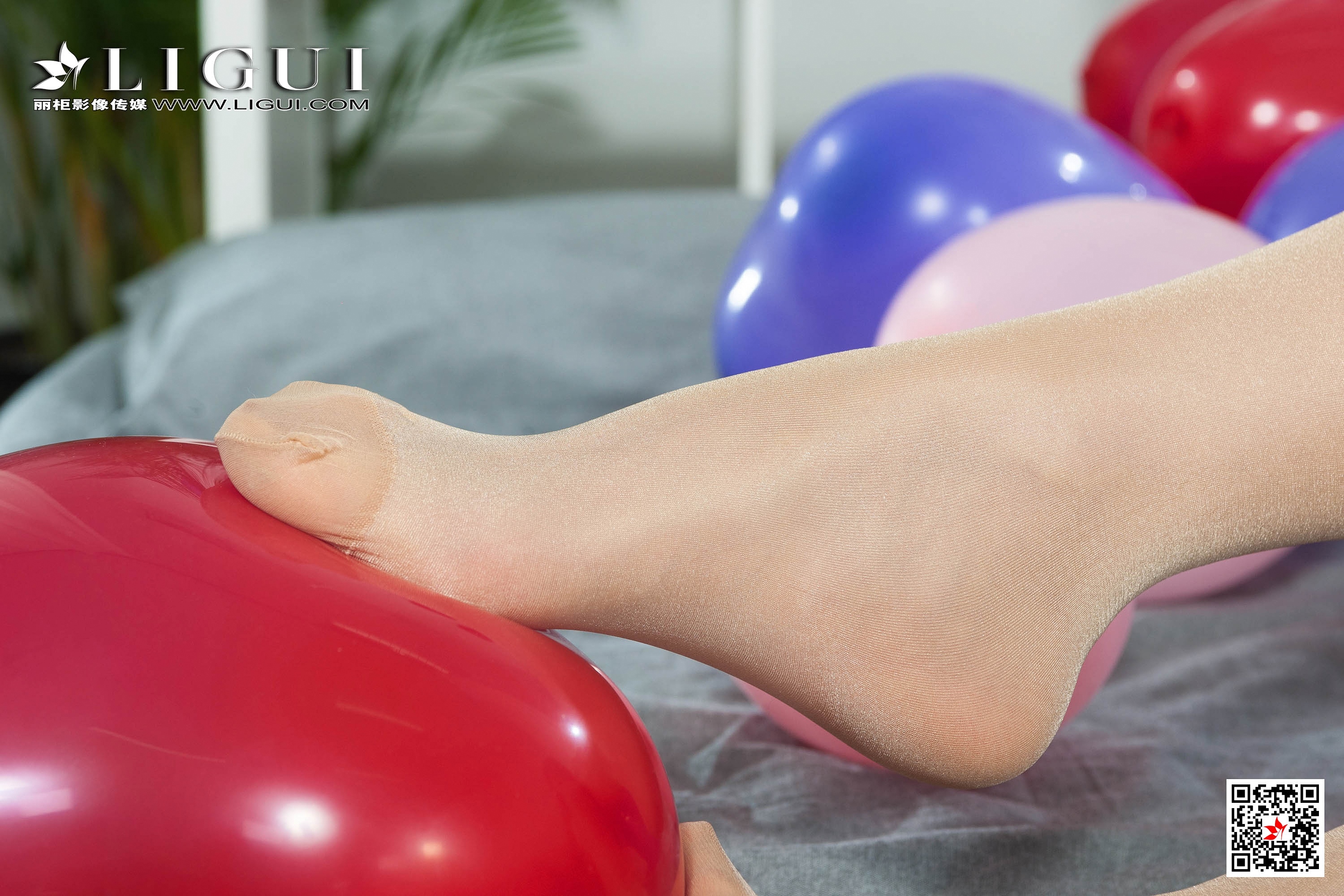 pretty lady dirty feet 97