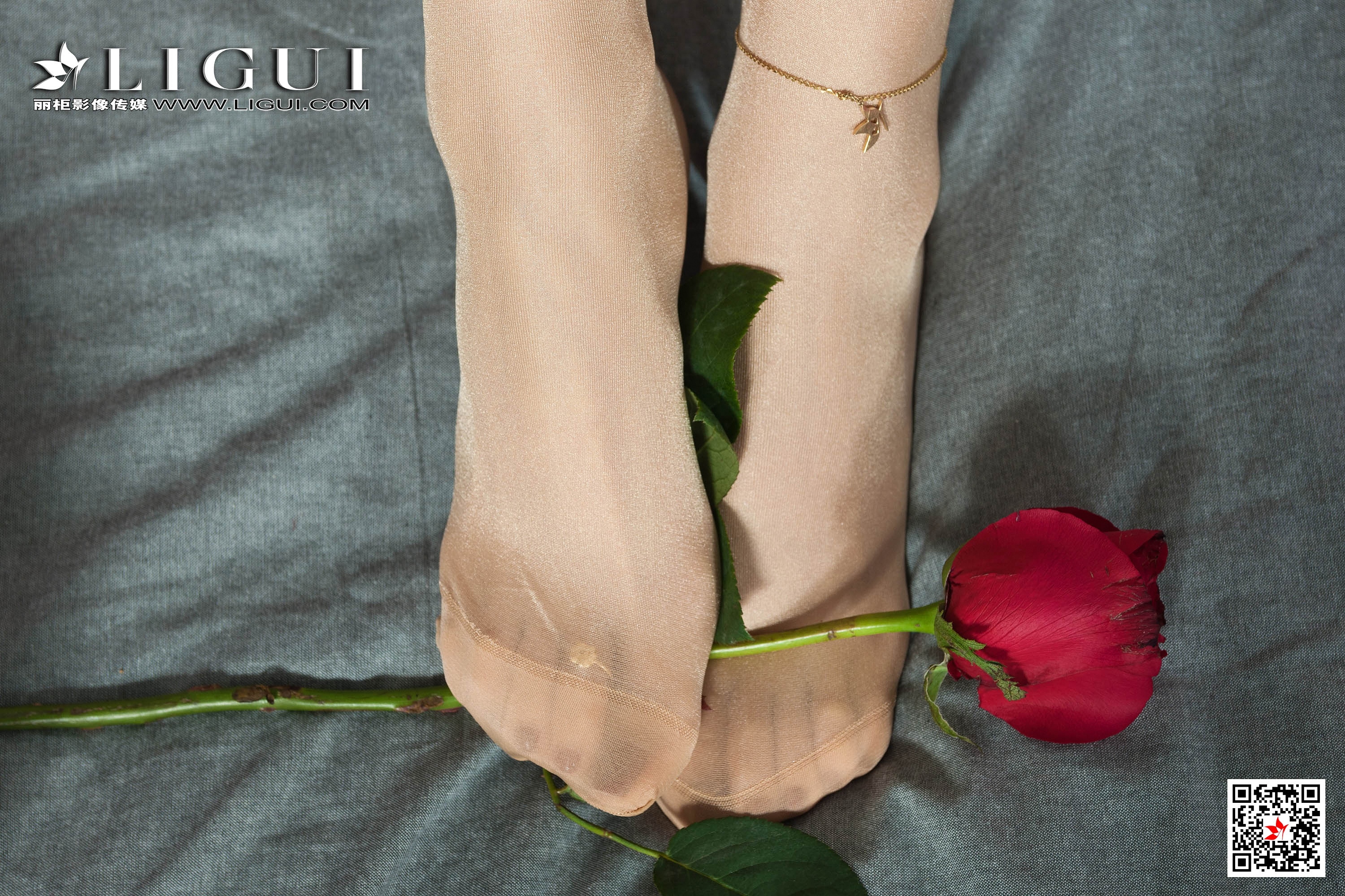 pretty lady dirty feet 97