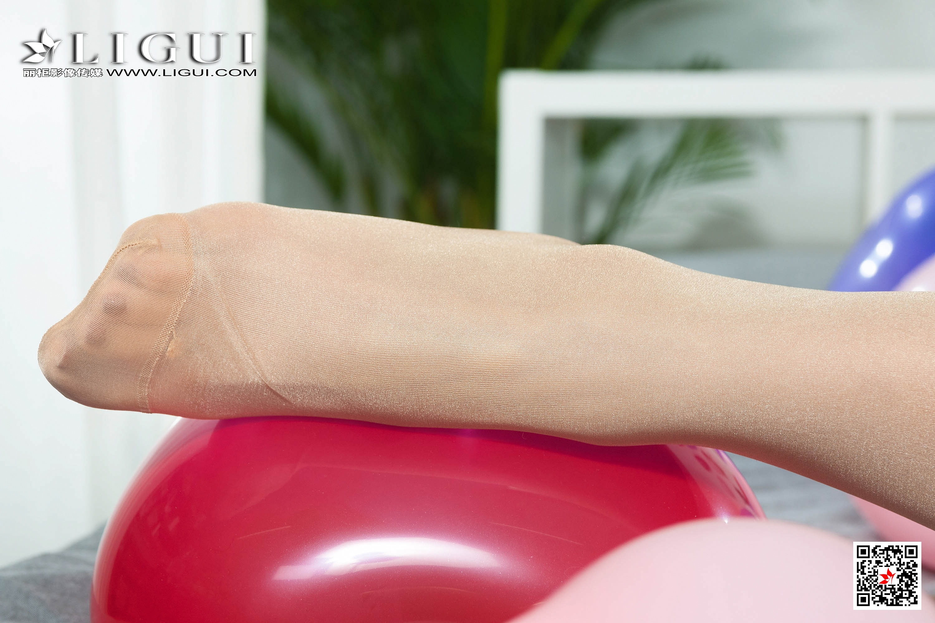 pretty lady dirty feet 97