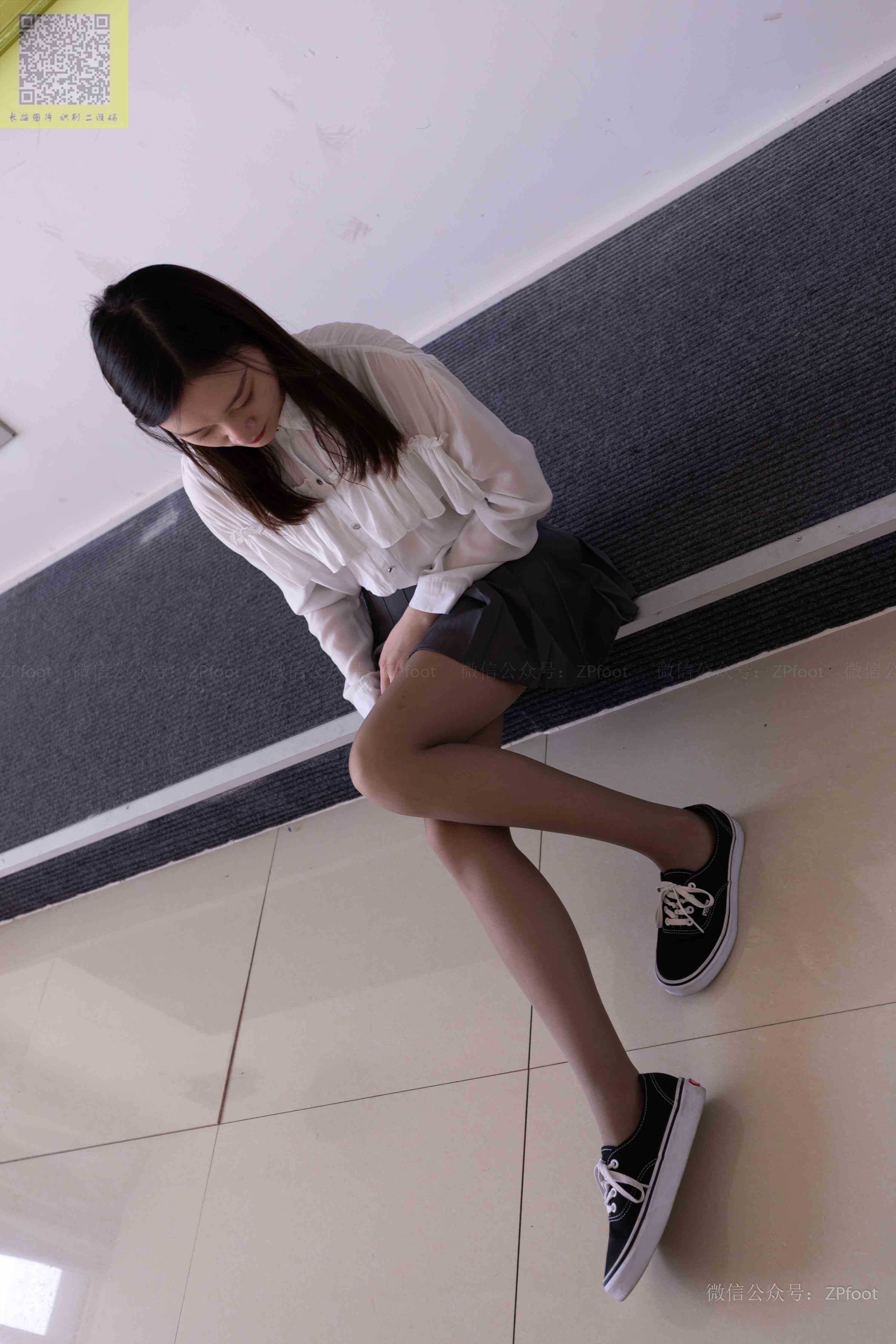 China Beauty Legs and feet 1221