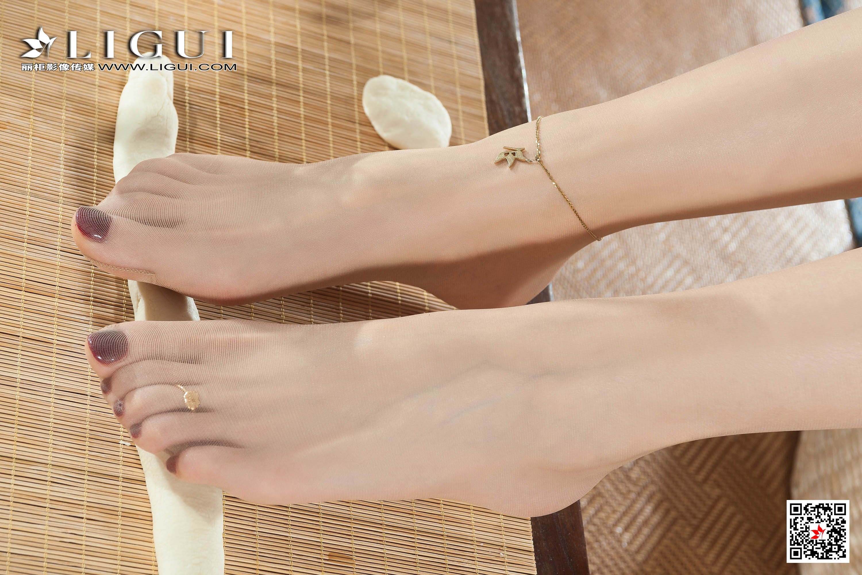 pretty lady dirty feet 98